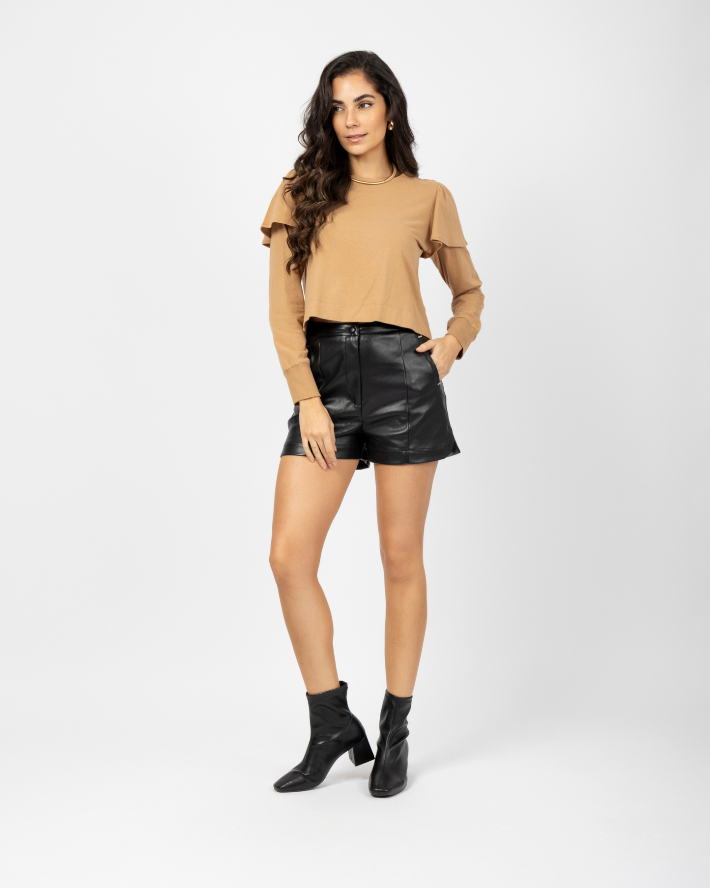 Blusa com manga longa e detalhes em babado