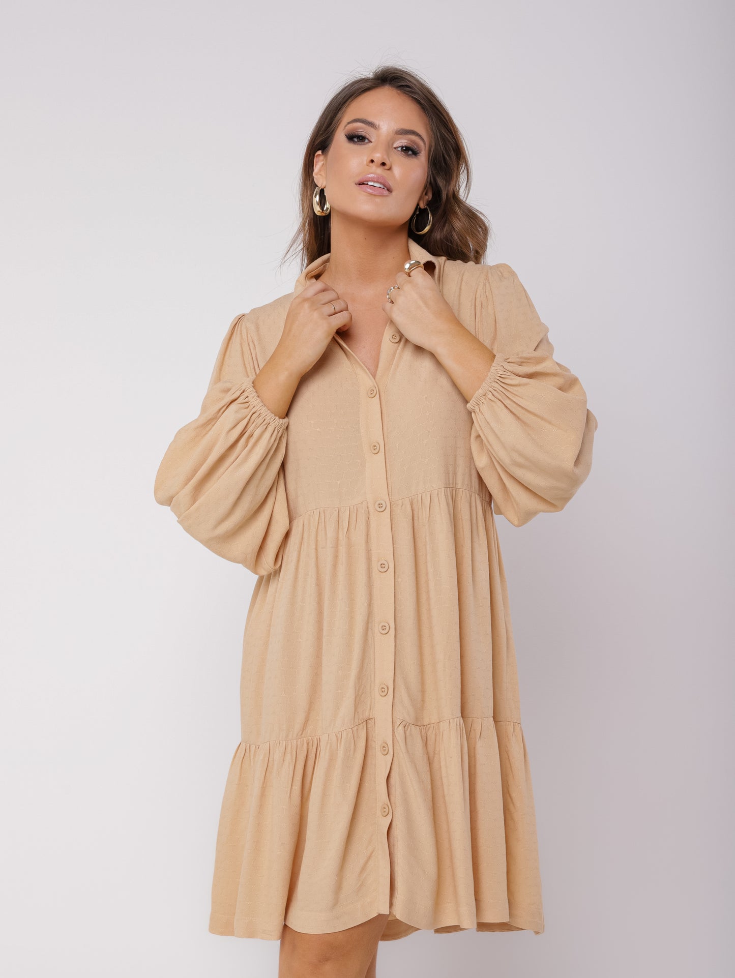Vestido com gola alfaiataria