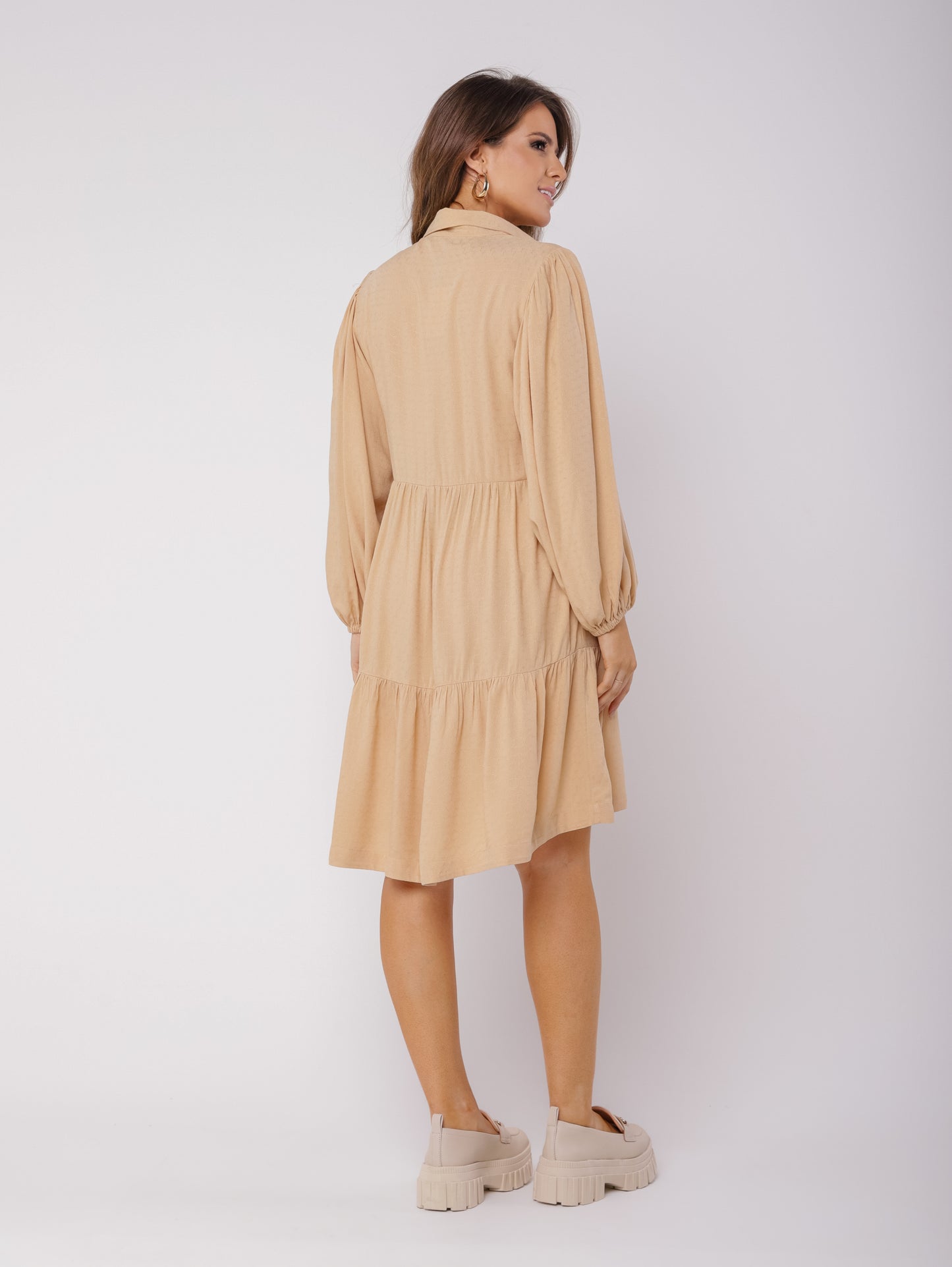Vestido com gola alfaiataria