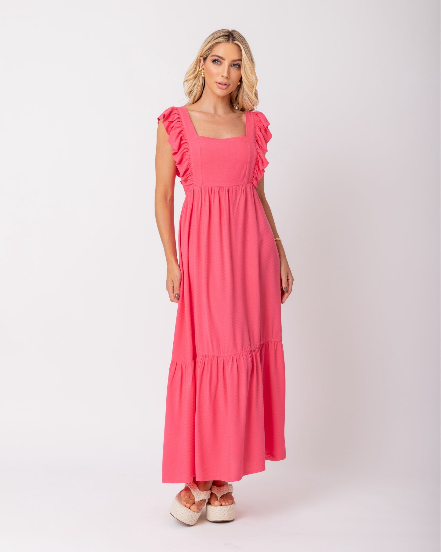 Vestido longo com babados na alça em viscose maquinetada