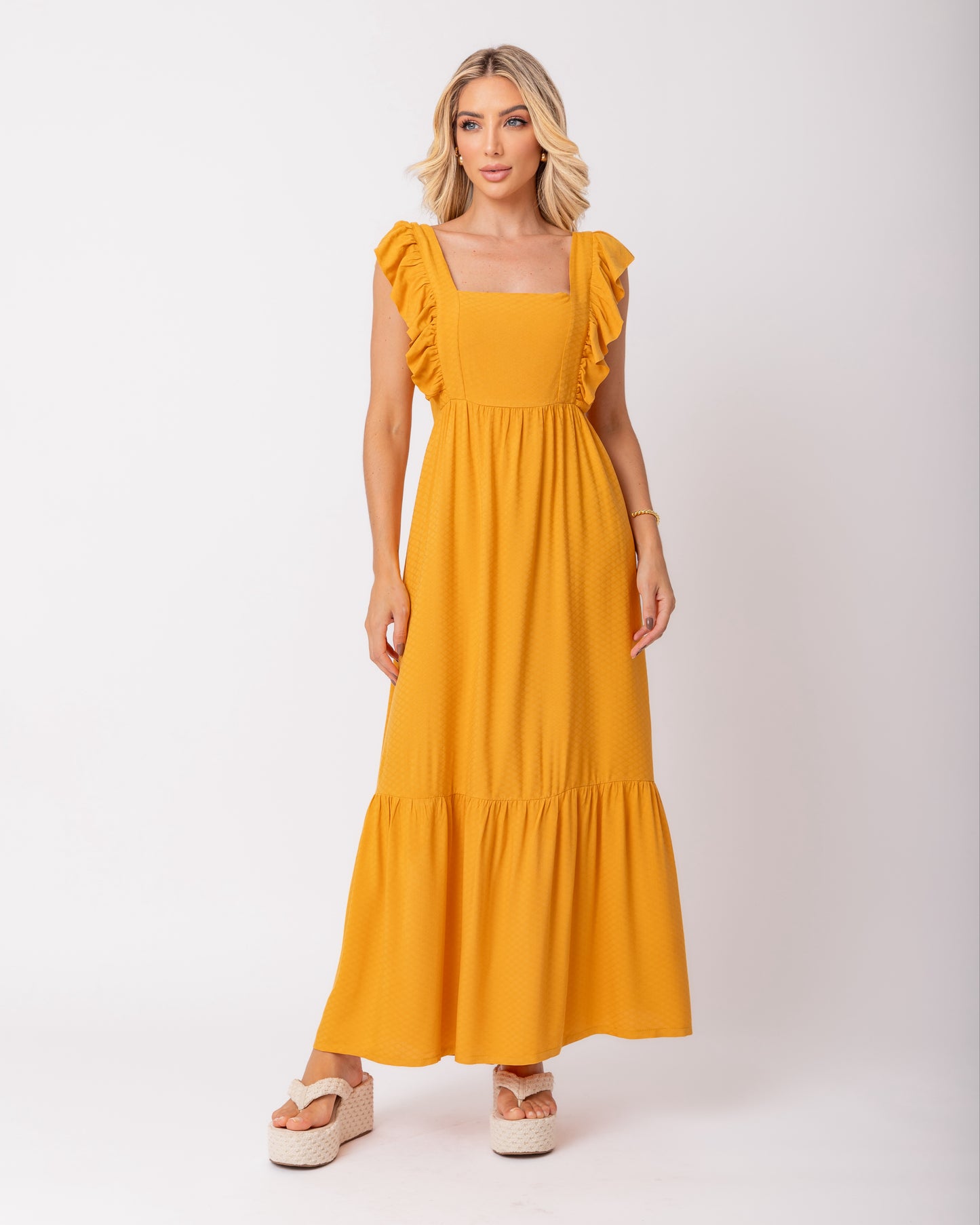 Vestido longo com babados na alça em viscose maquinetada