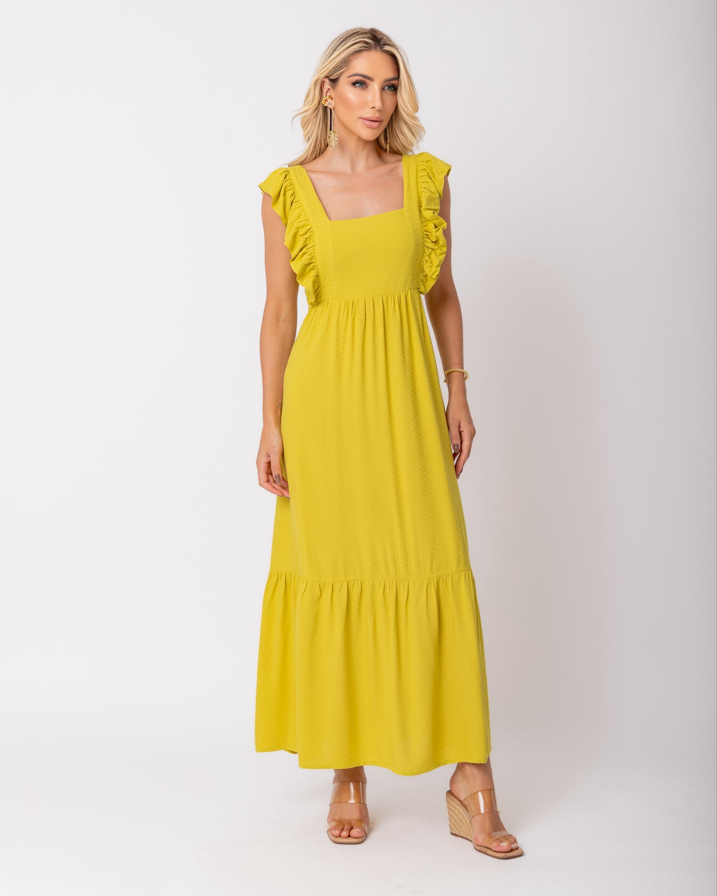 Vestido longo com babados na alça em viscose maquinetada