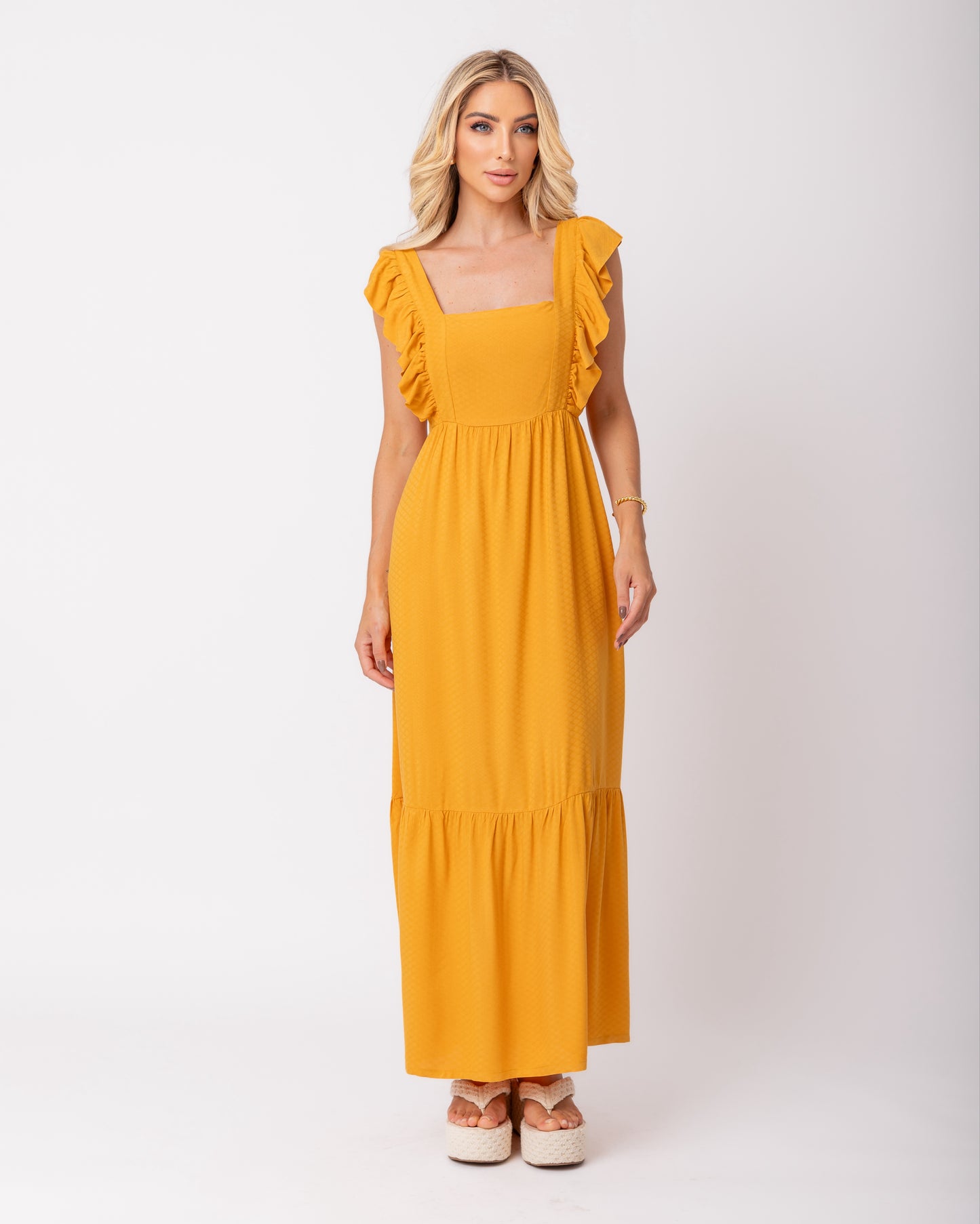 Vestido longo com babados na alça em viscose maquinetada
