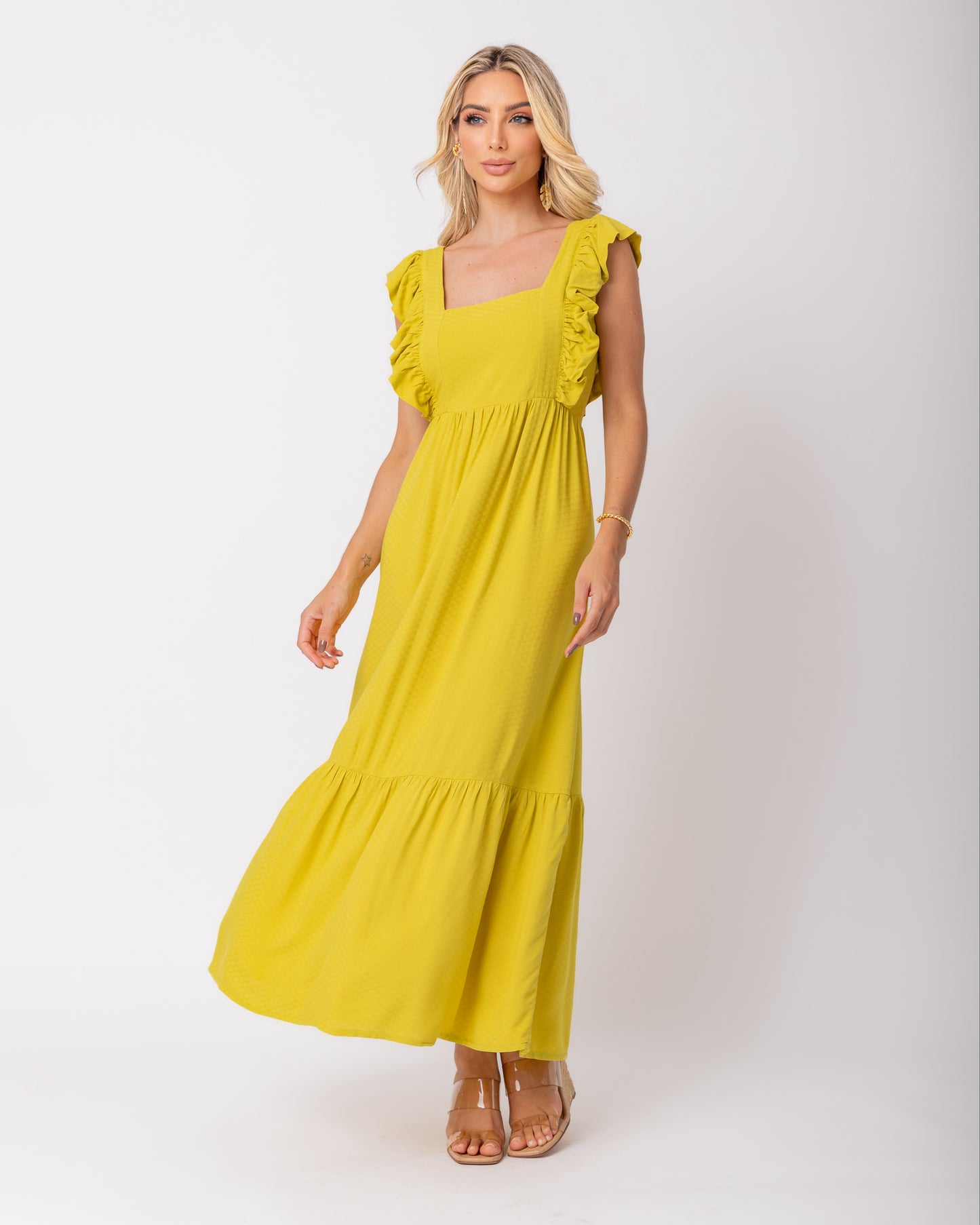 Vestido longo com babados na alça em viscose maquinetada