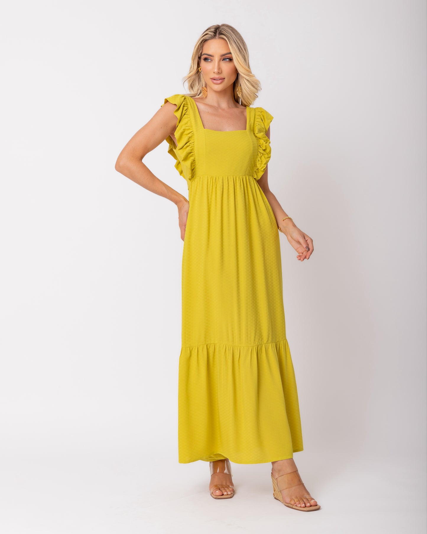 Vestido longo com babados na alça em viscose maquinetada