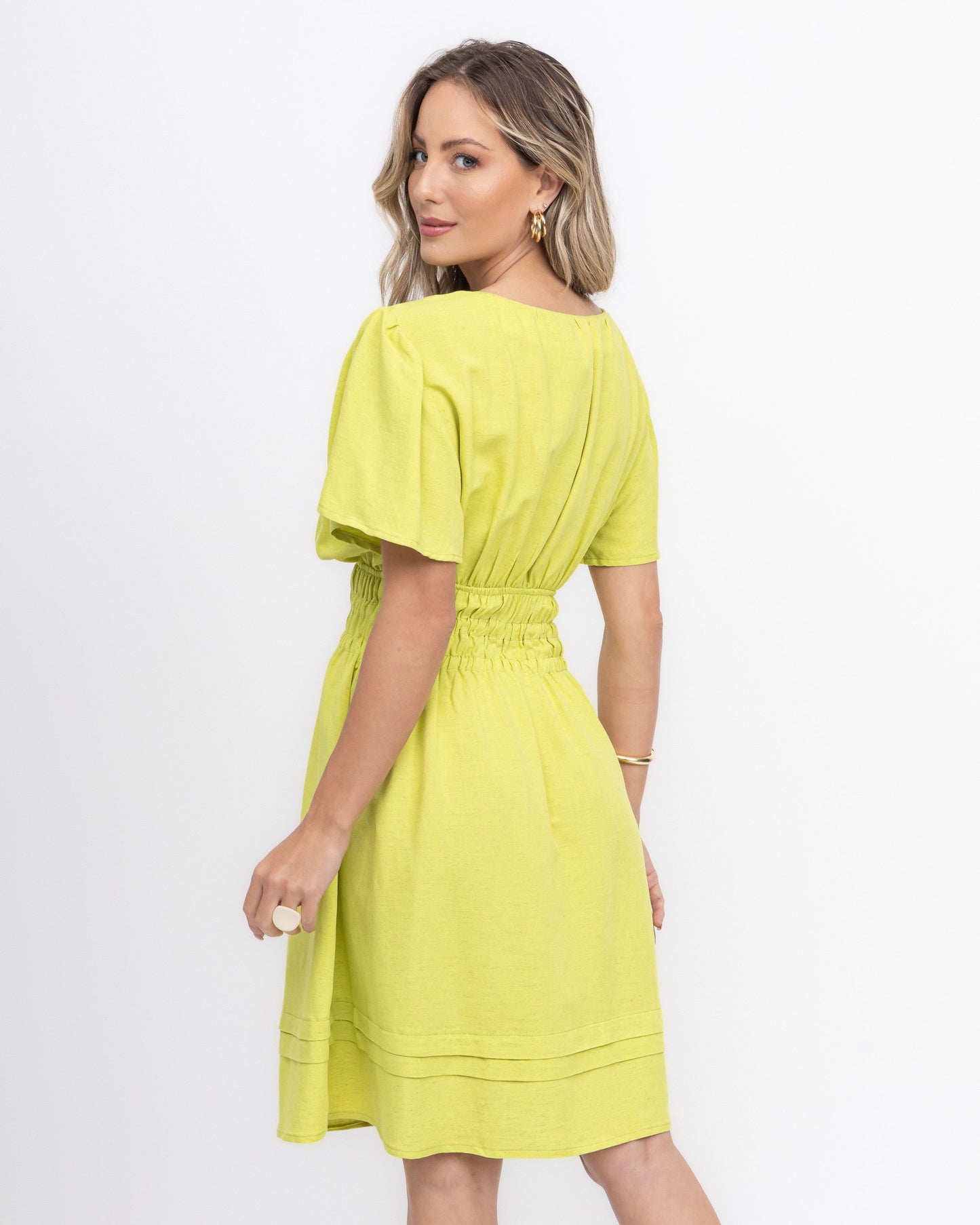 Vestido midi godê com manga ampla