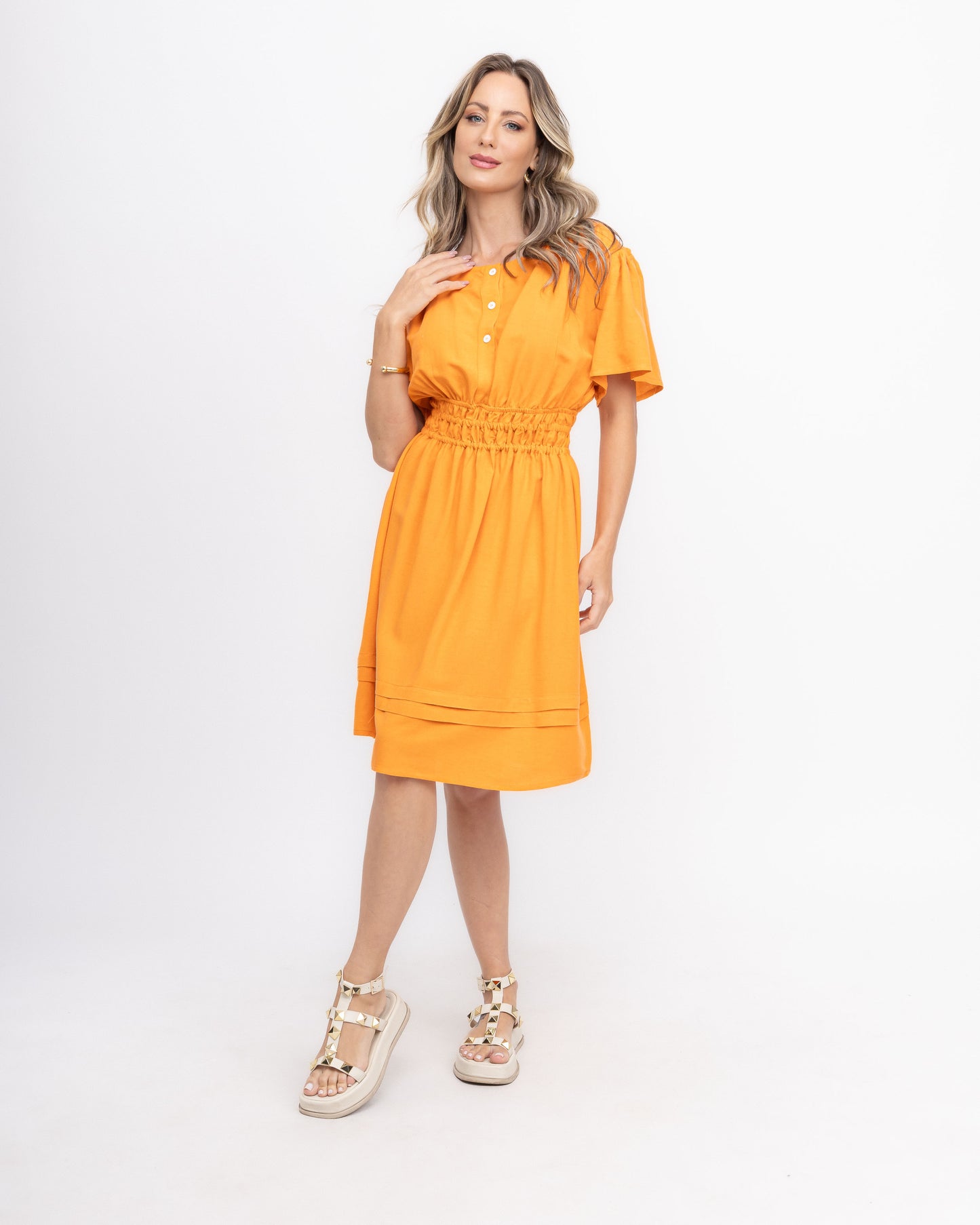 Vestido midi godê com manga ampla