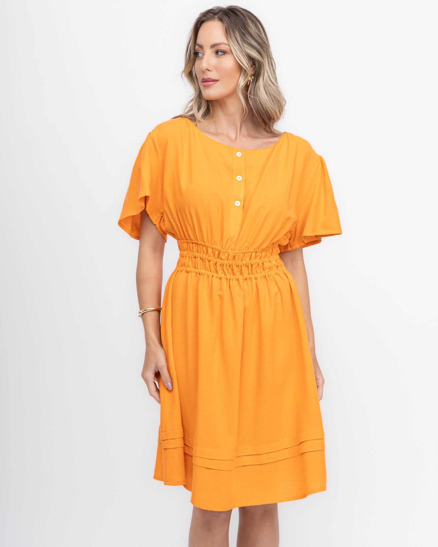 Vestido midi godê com manga ampla