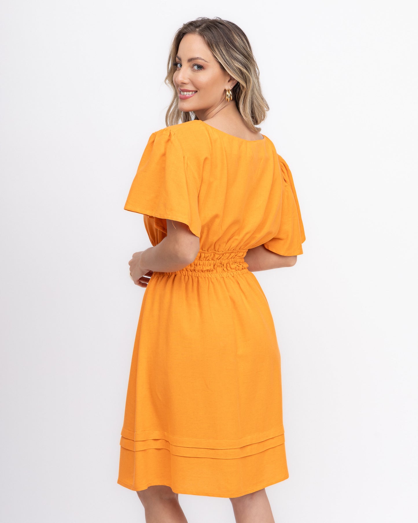 Vestido midi godê com manga ampla