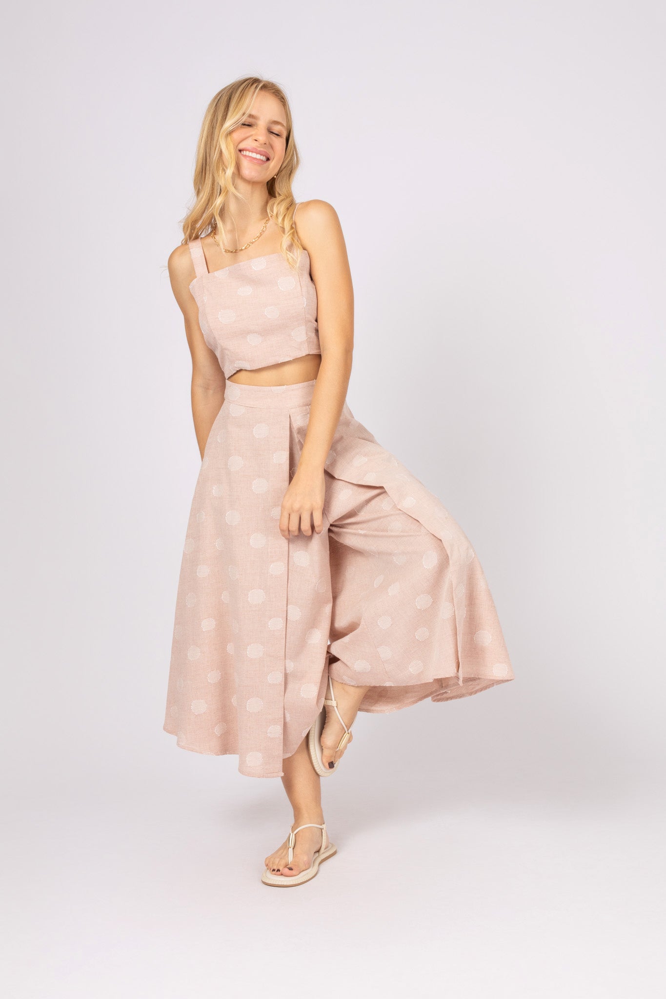 Conjunto cropped e calça pantalona com estampa poá