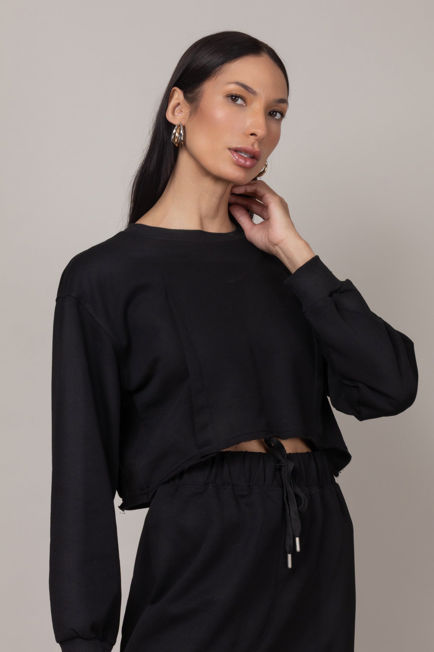 Conjunto de blusa cropped e saia