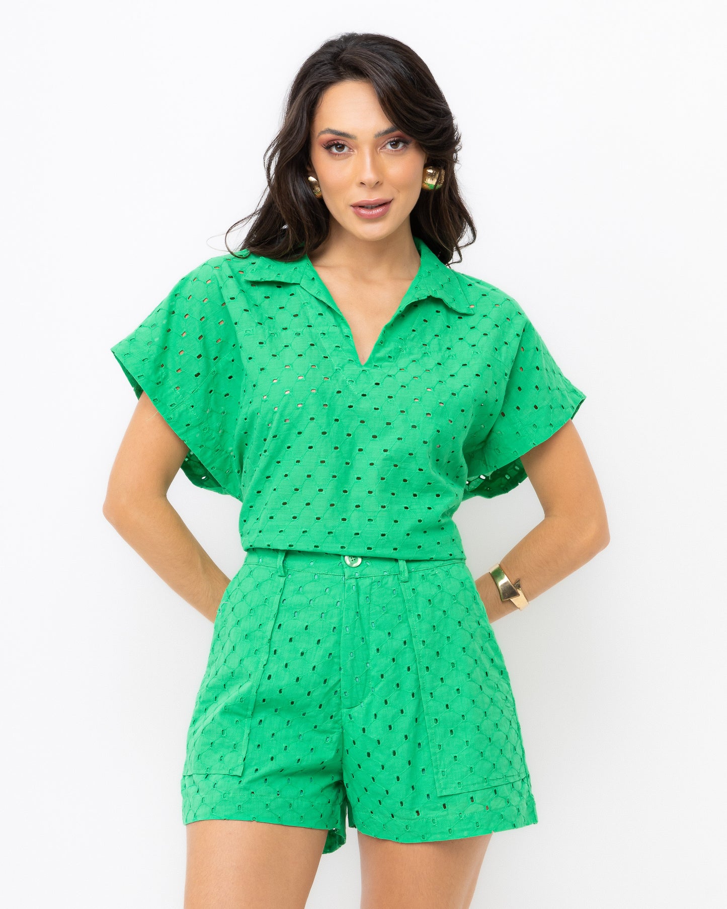 Conjunto de laise com short e cropped com gola