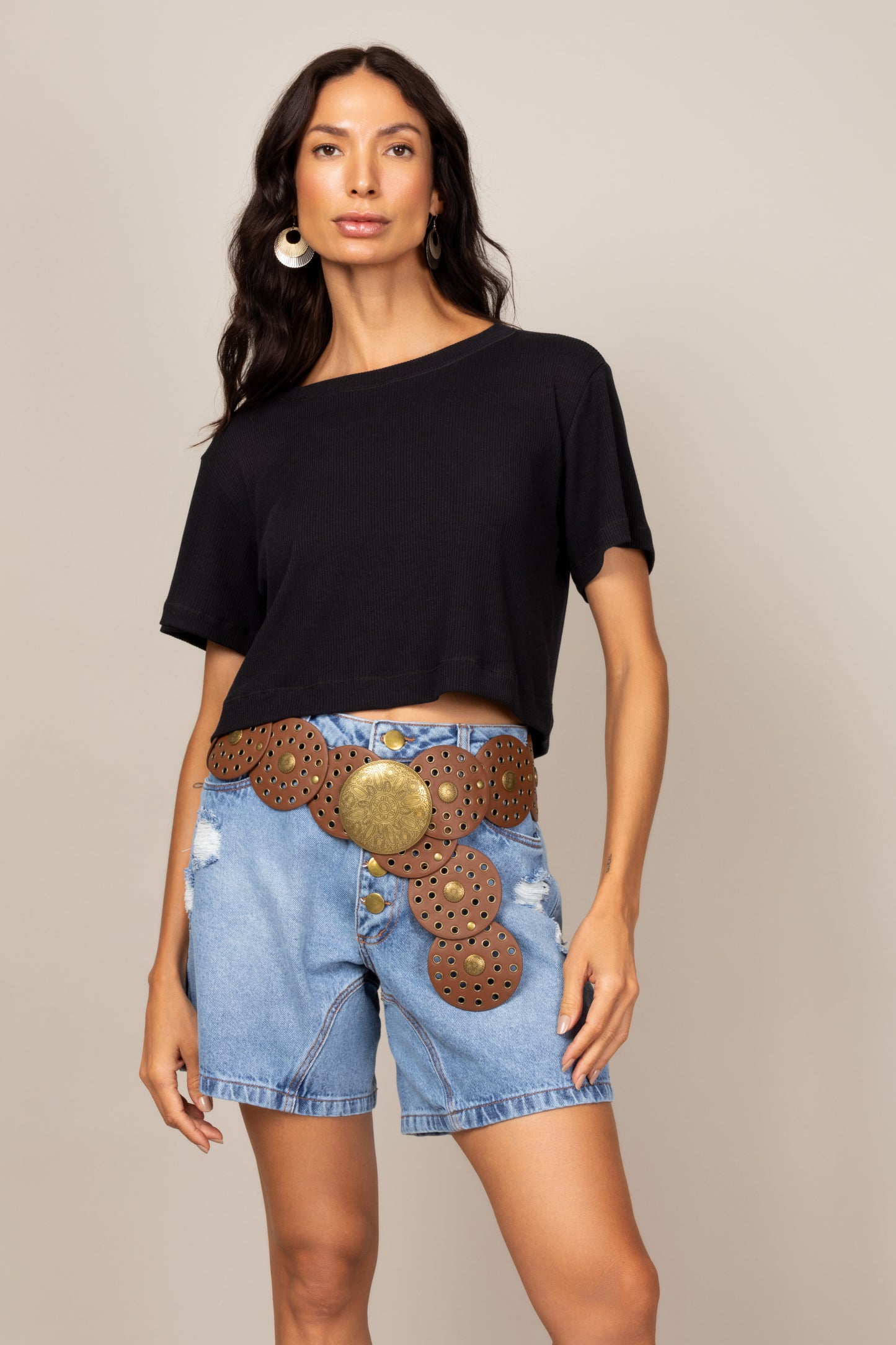 Shorts jeans com botões frontais