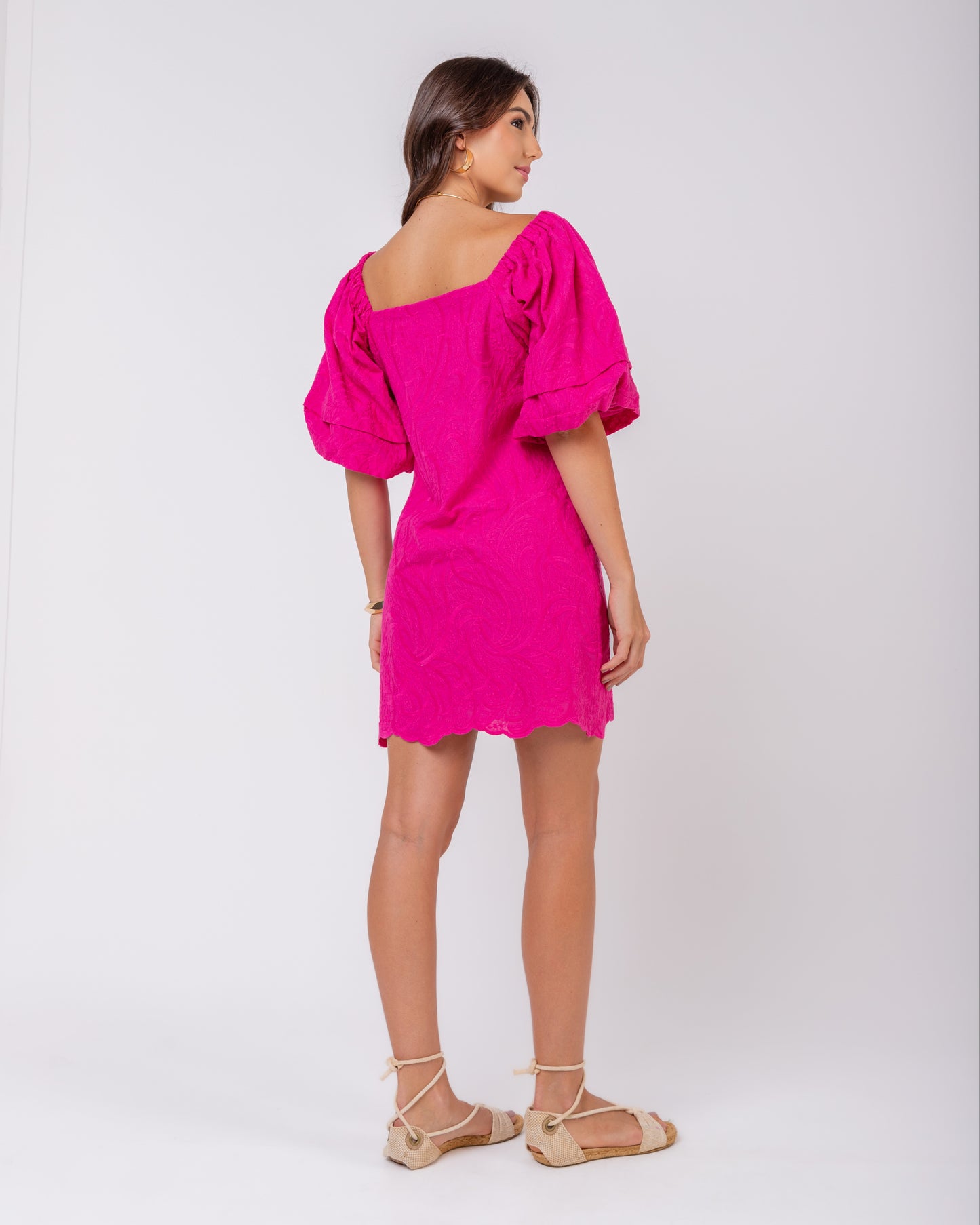 Vestido de laise com manga balonê
