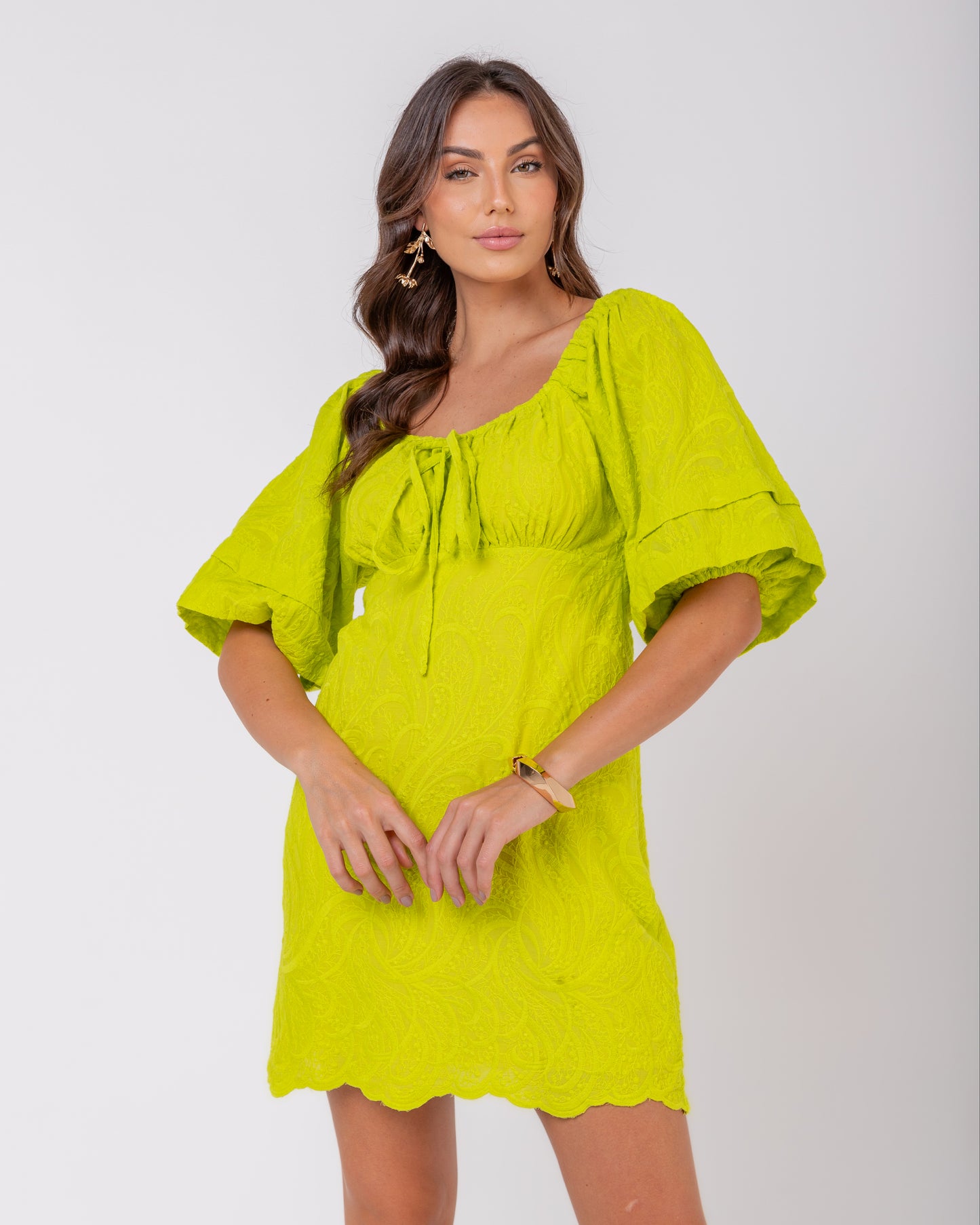 Vestido de laise com manga balonê