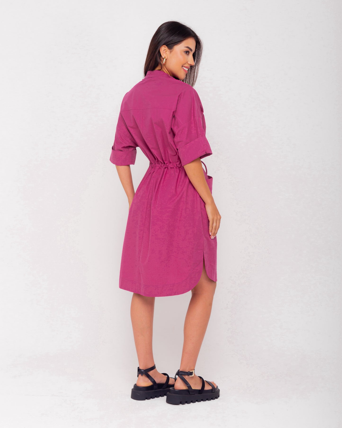 Vestido com amarração a cintura