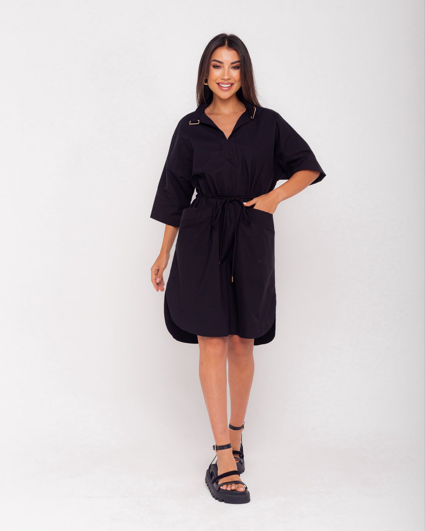 Vestido com amarração a cintura