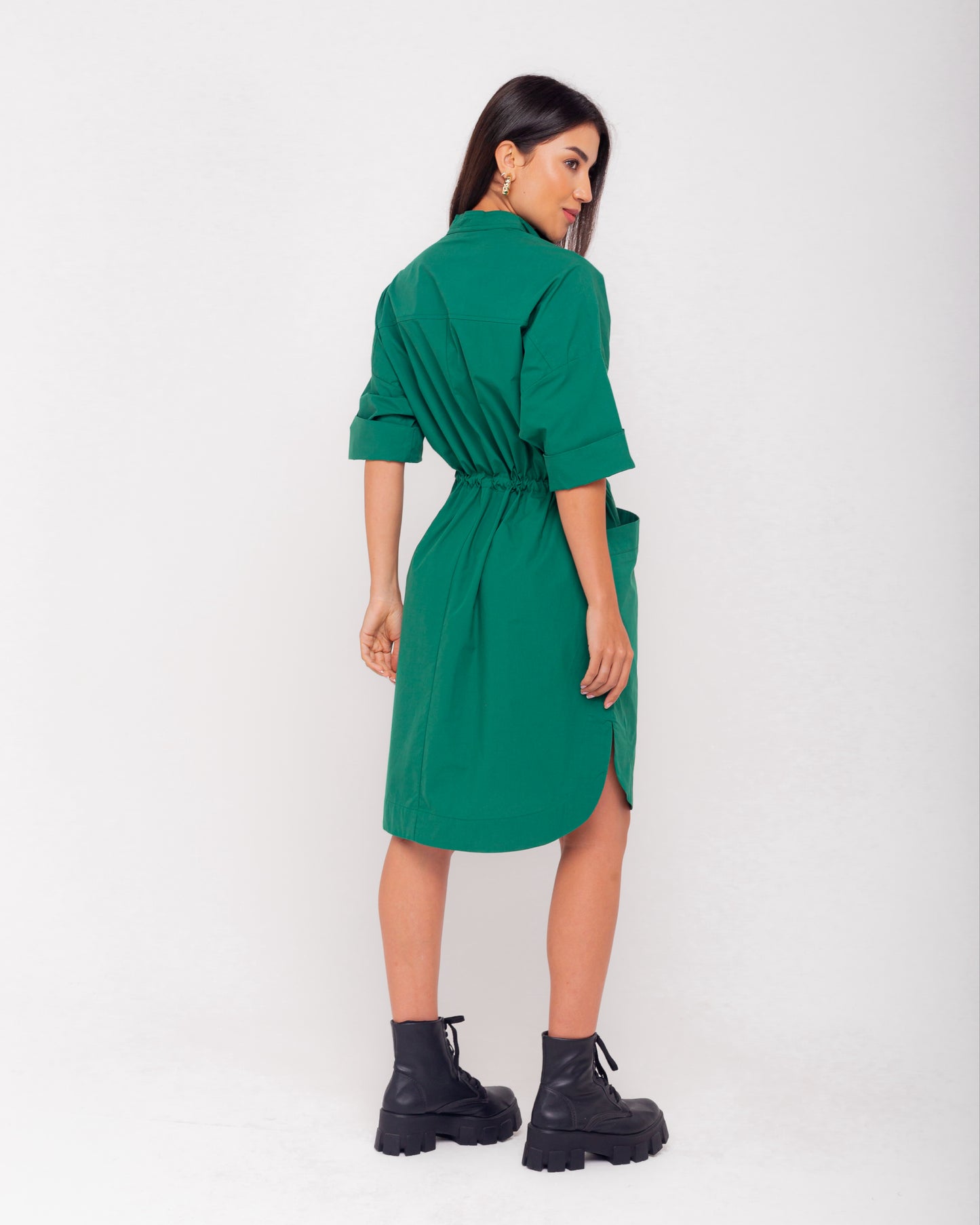 Vestido com amarração a cintura