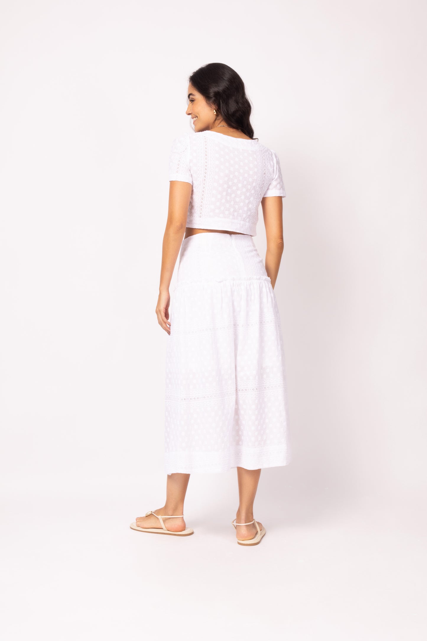 Conjunto de cropped e saia midi