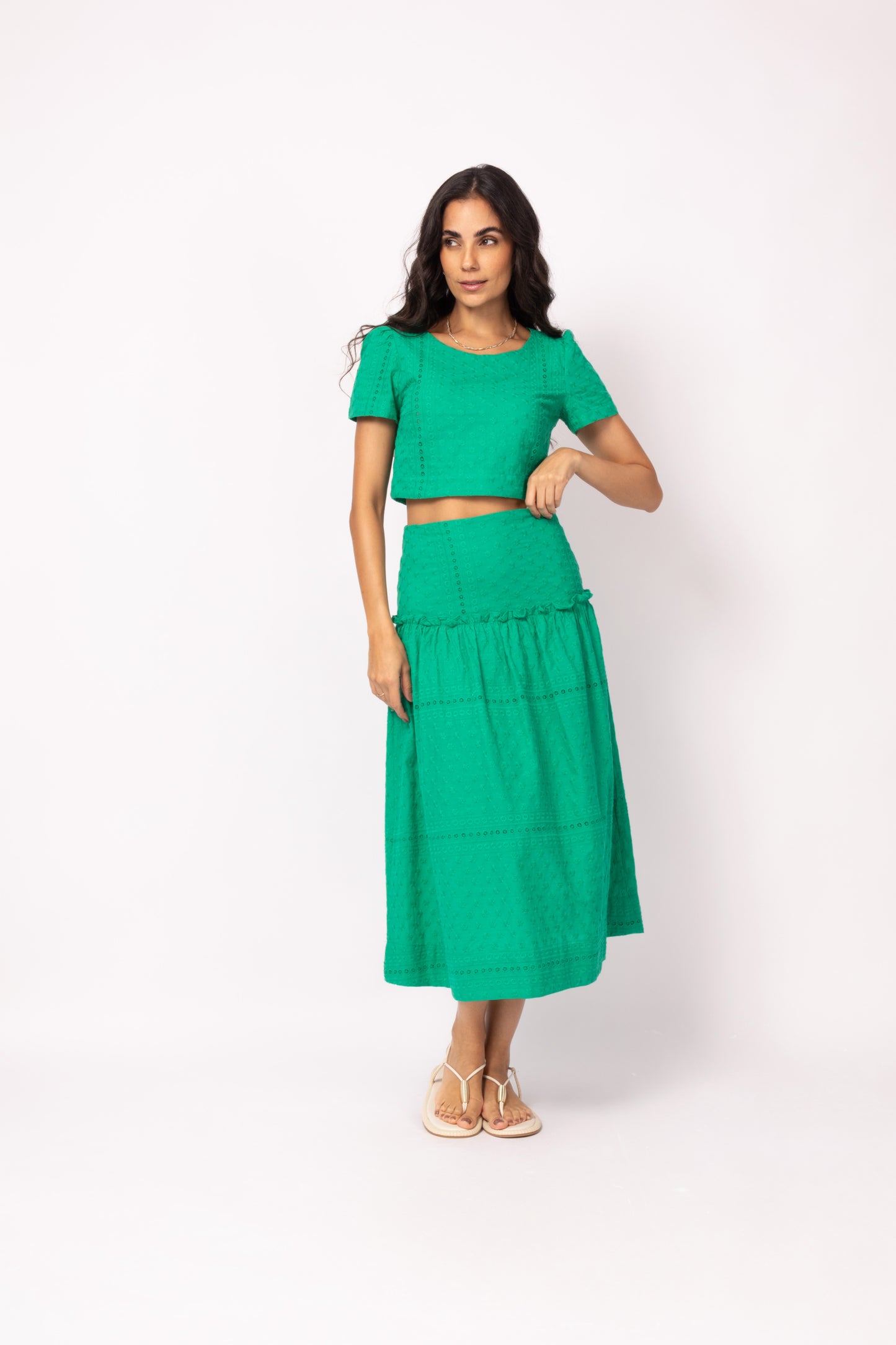 Conjunto de cropped e saia midi