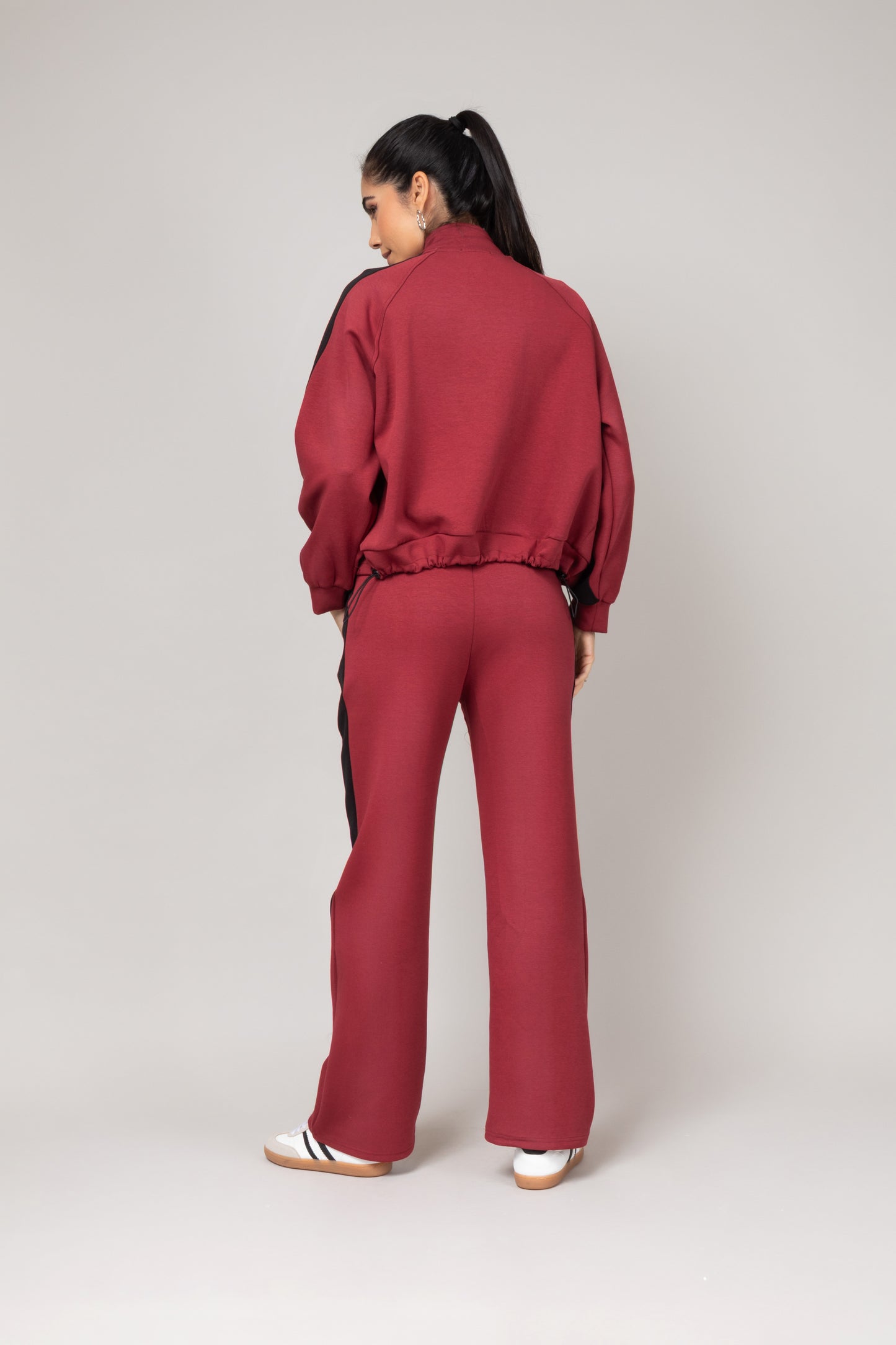 Conjunto de agasalho moderno