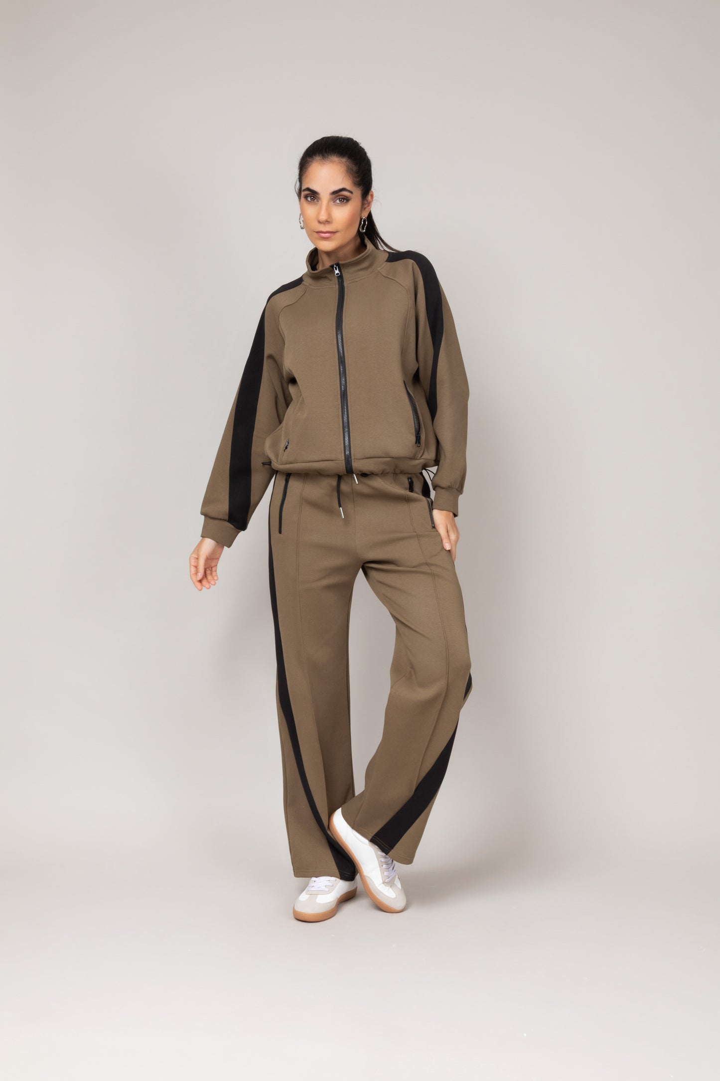 Conjunto de agasalho moderno