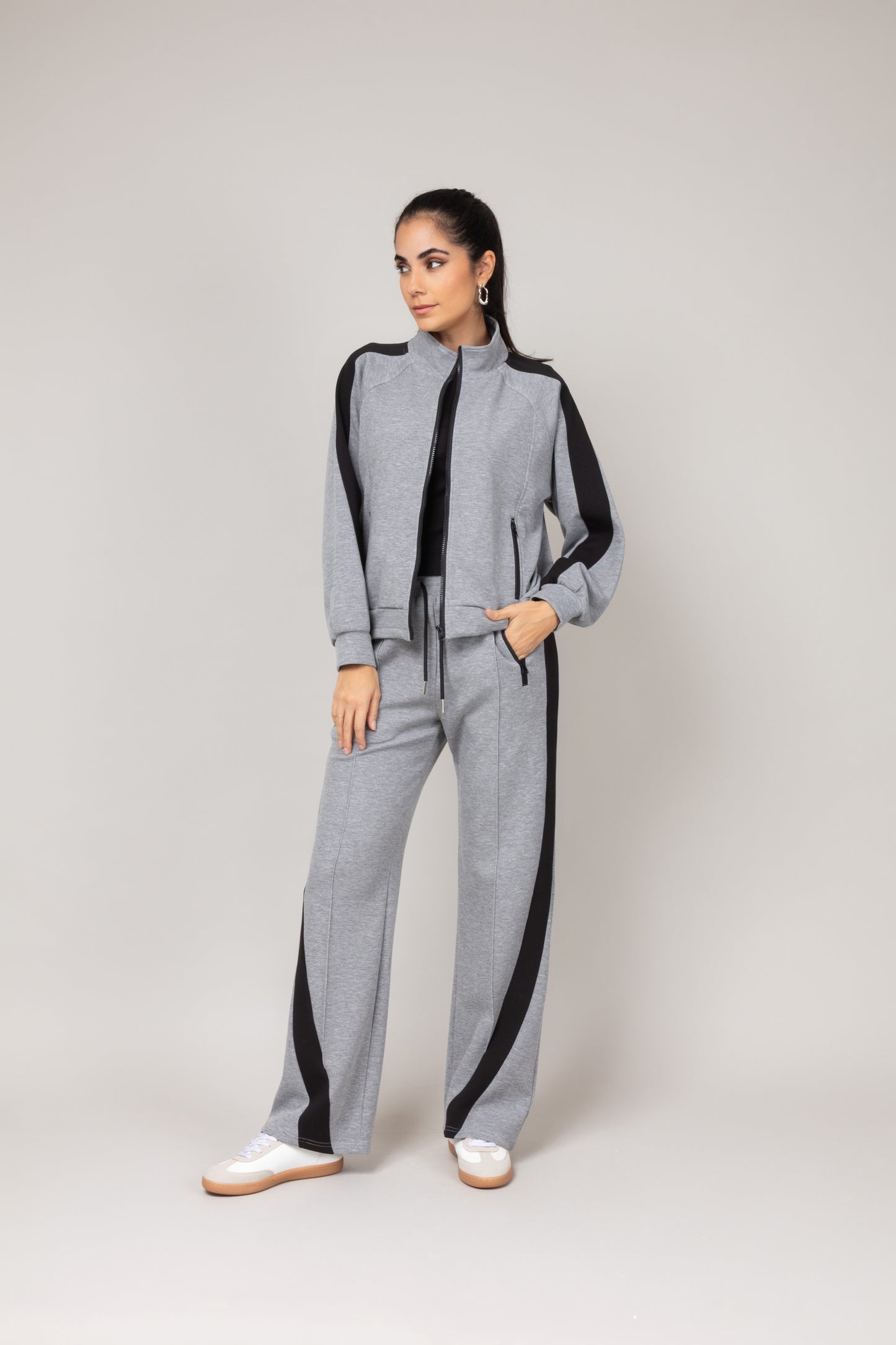 Conjunto de agasalho moderno