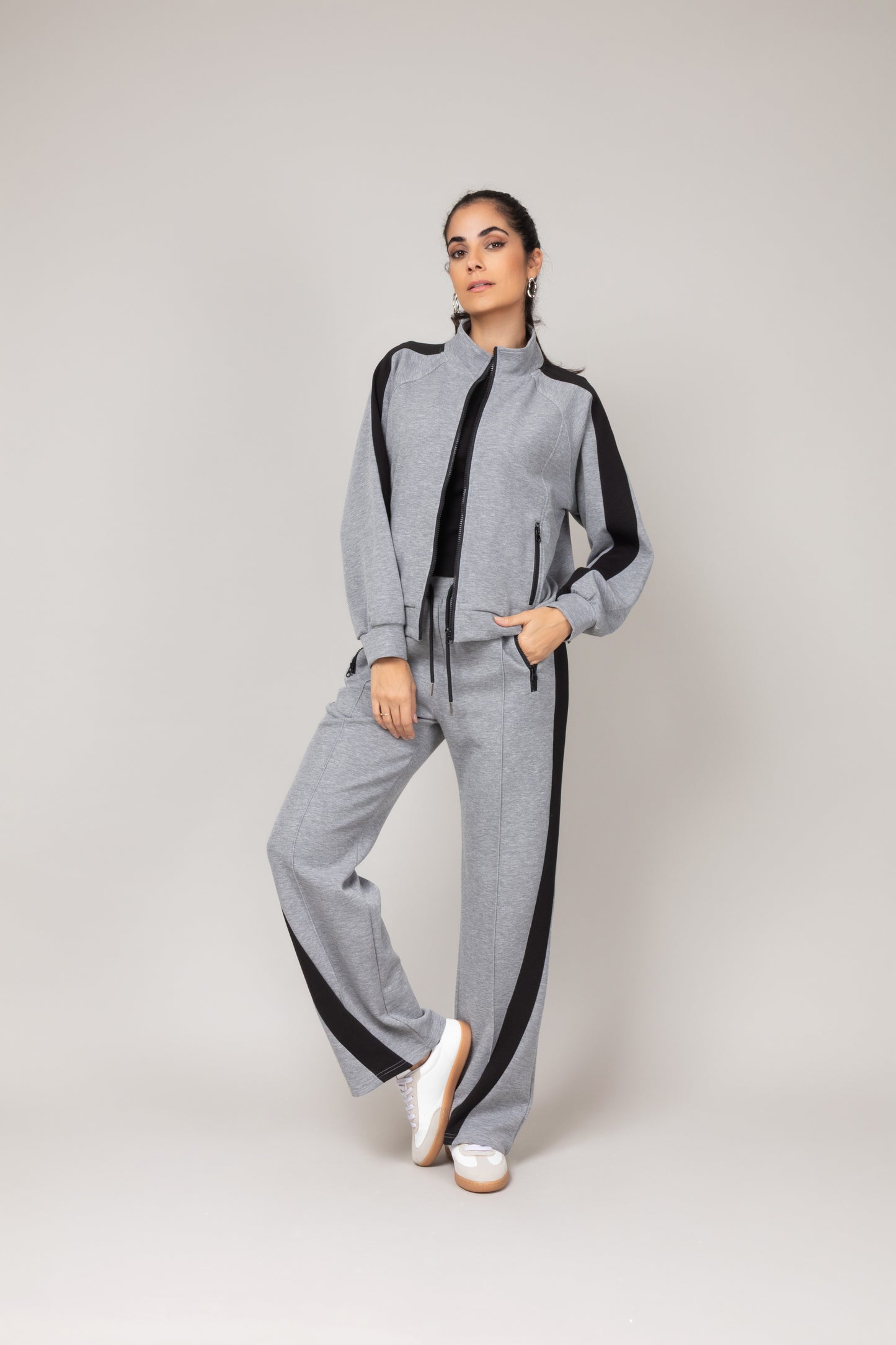 Conjunto de agasalho moderno