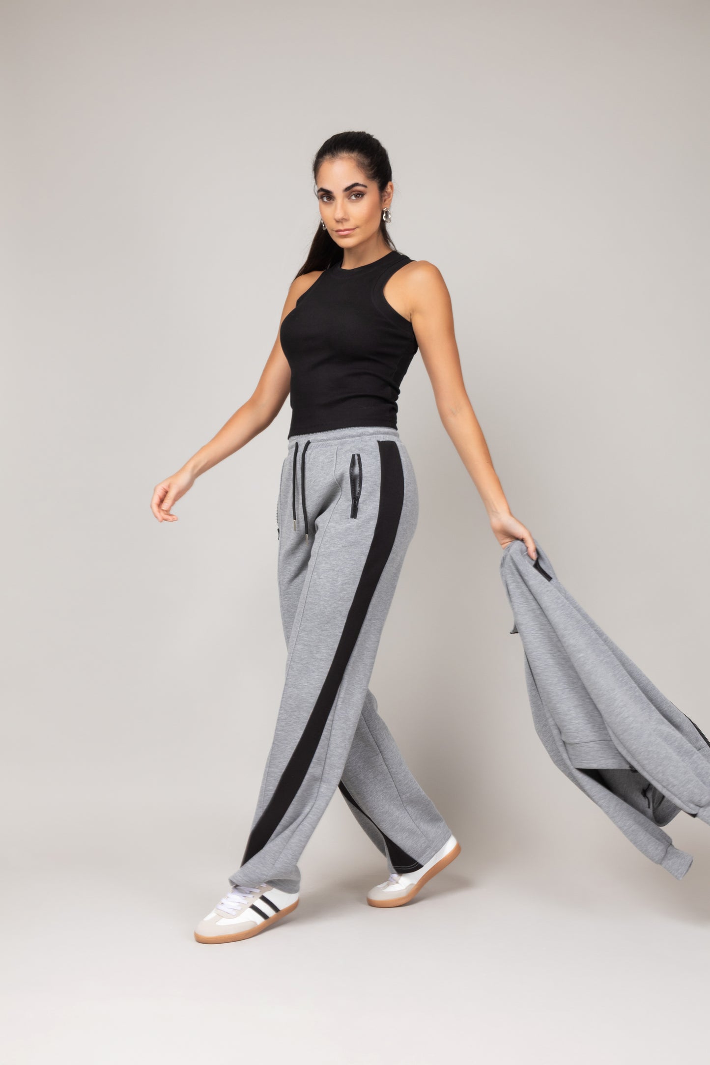 Conjunto de agasalho moderno