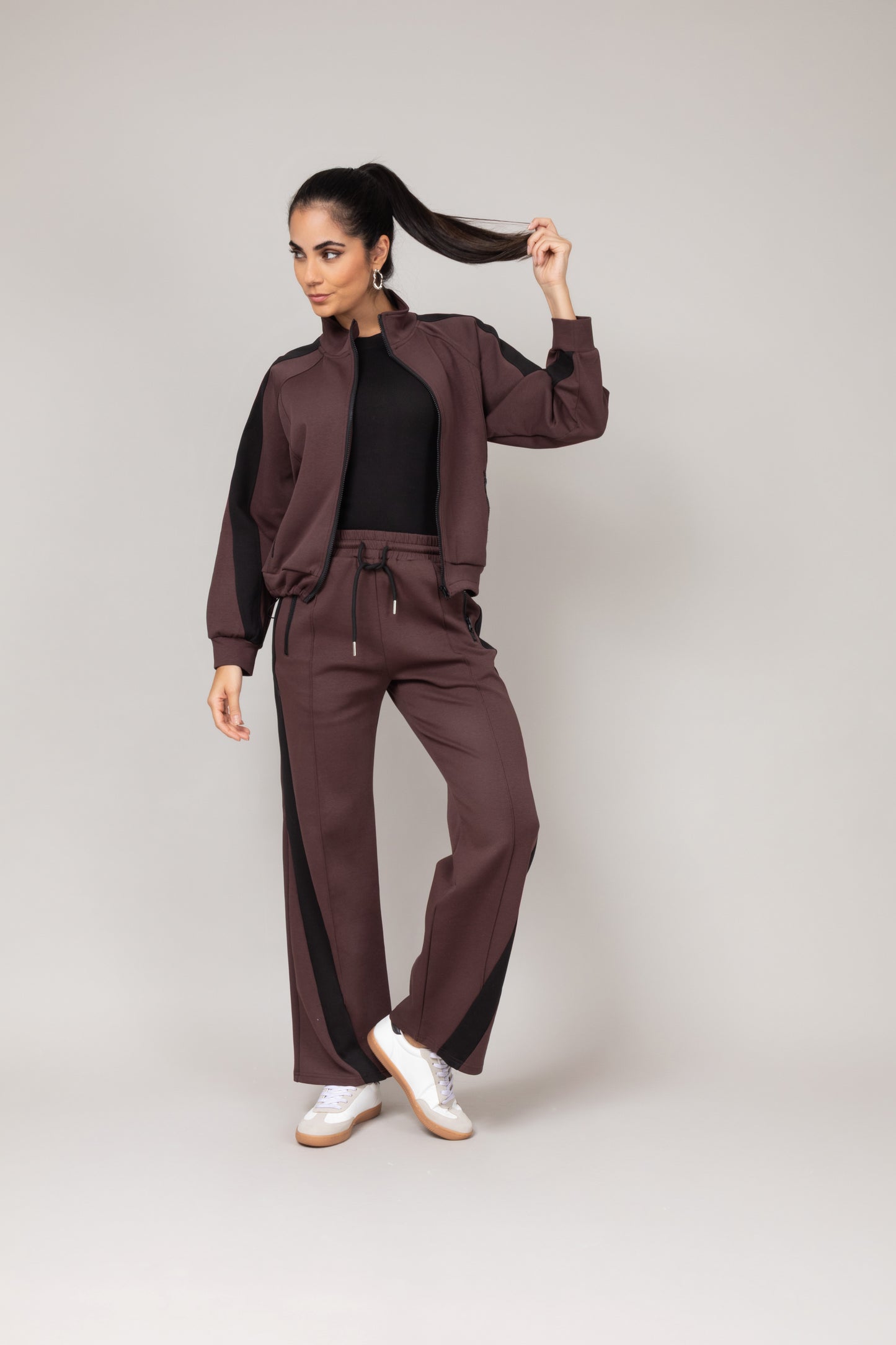 Conjunto de agasalho moderno