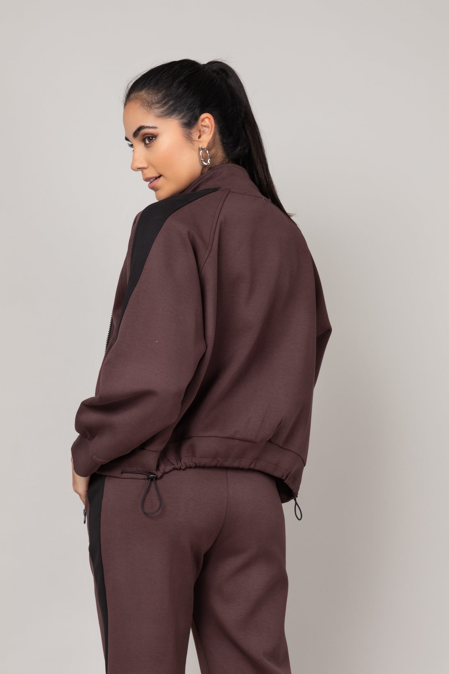 Conjunto de agasalho moderno