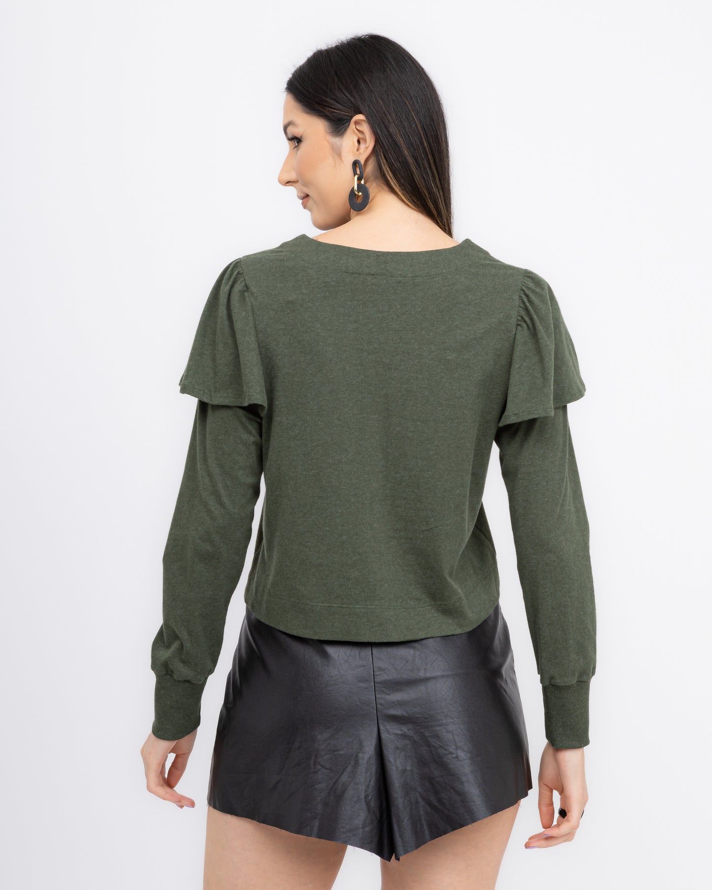 Blusa com manga longa e detalhes em babado