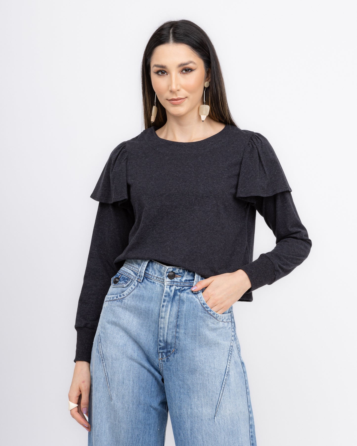 Blusa com manga longa e detalhes em babado