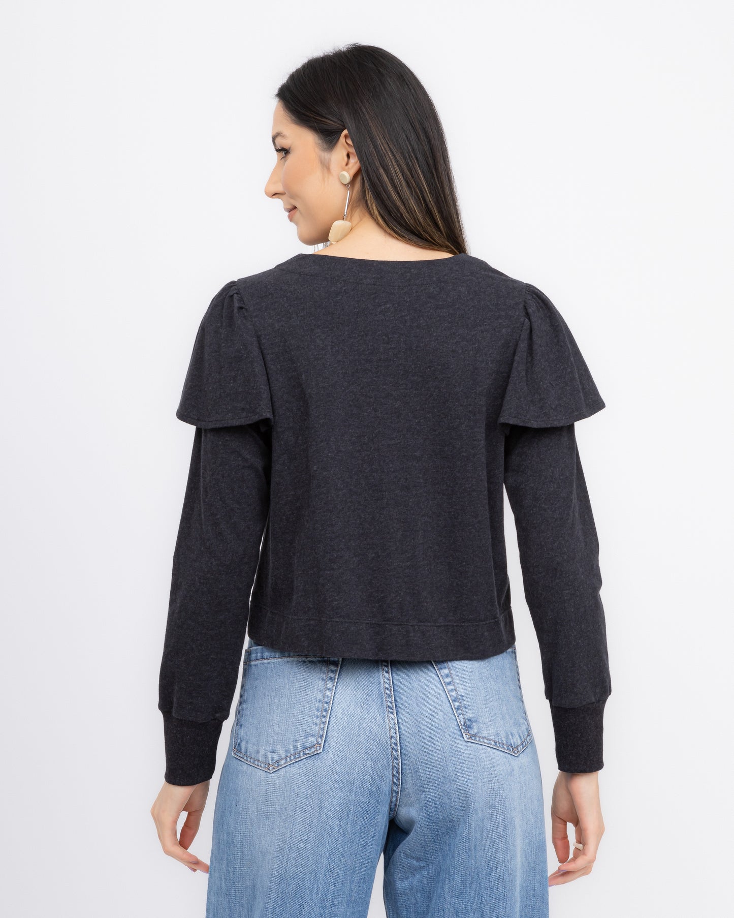 Blusa com manga longa e detalhes em babado