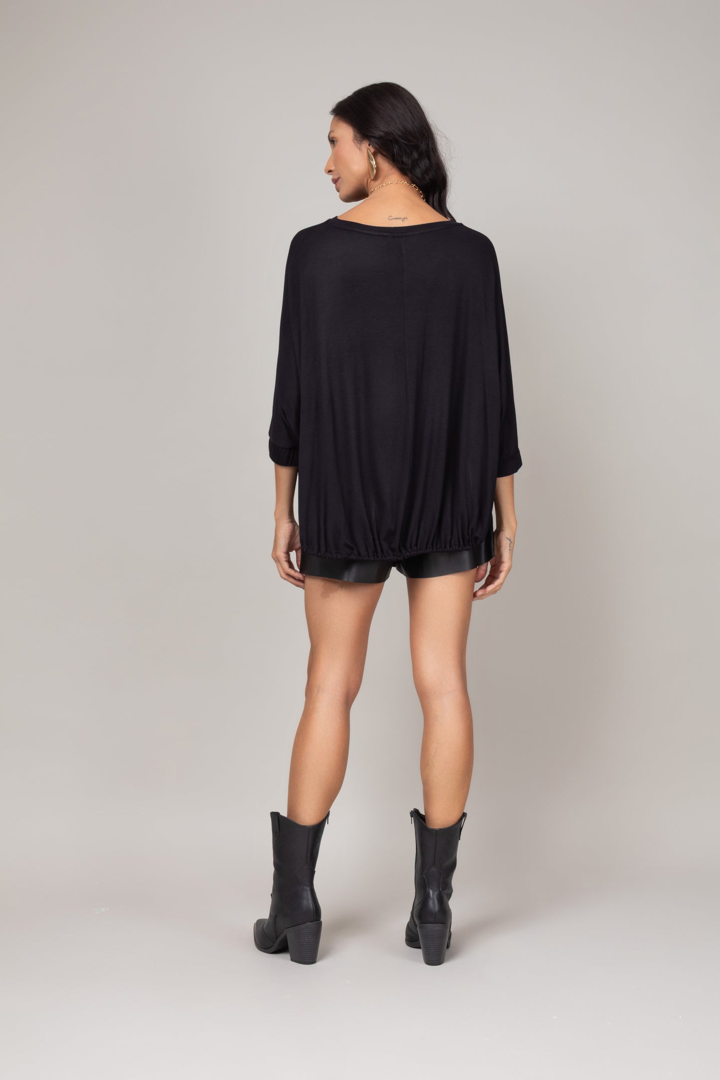 Blusa ampla com ajuste na barra