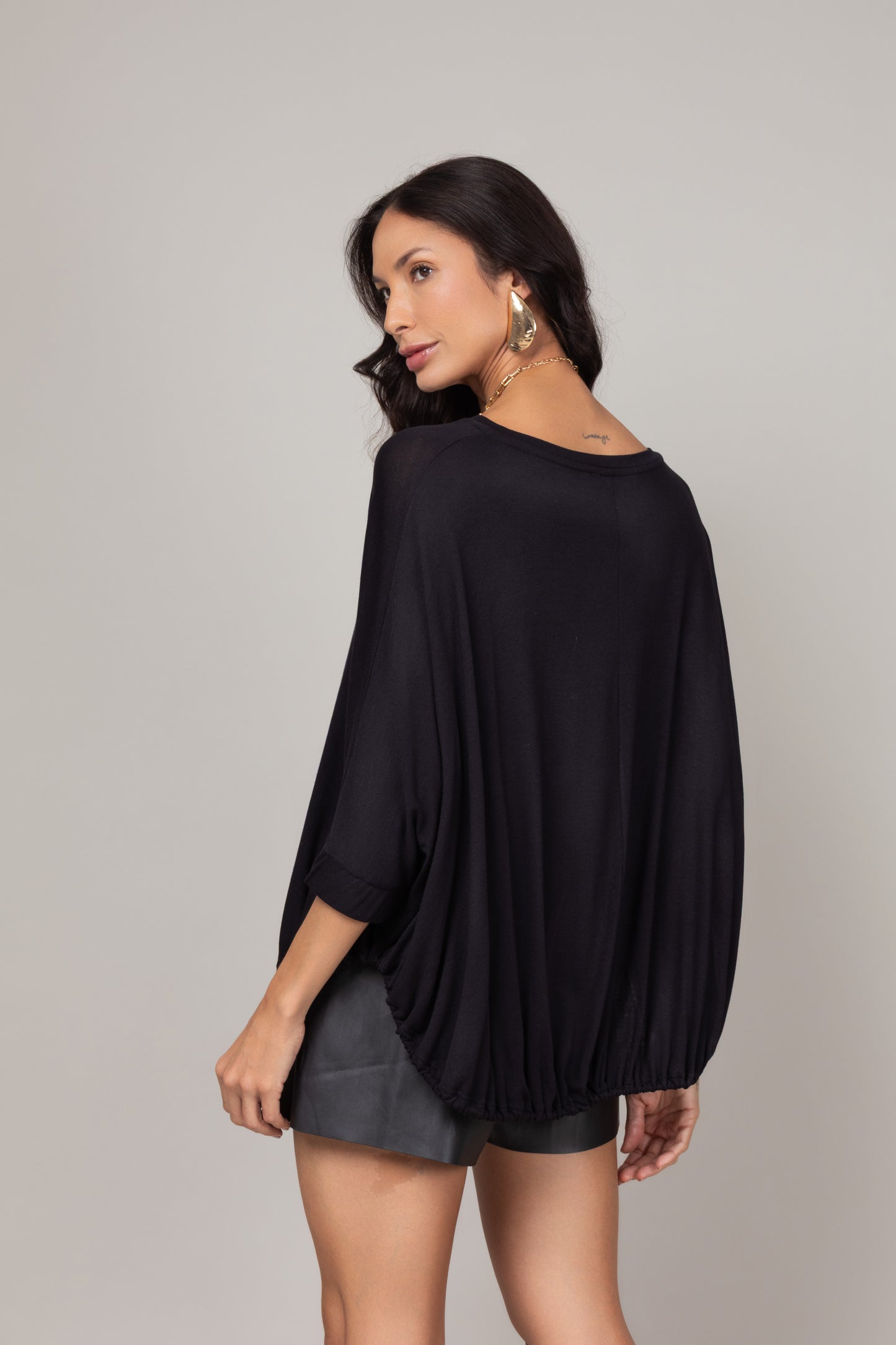 Blusa ampla com ajuste na barra