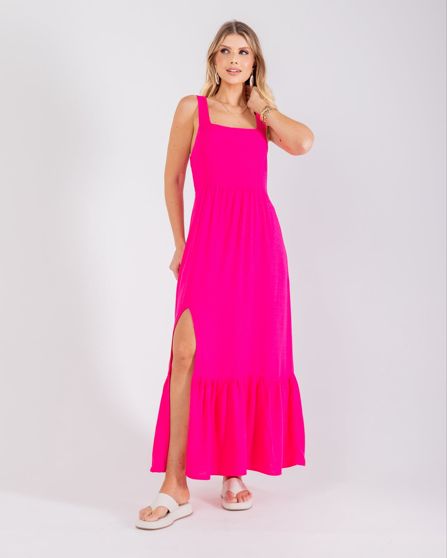 Vestido longo com babado maria e fenda
