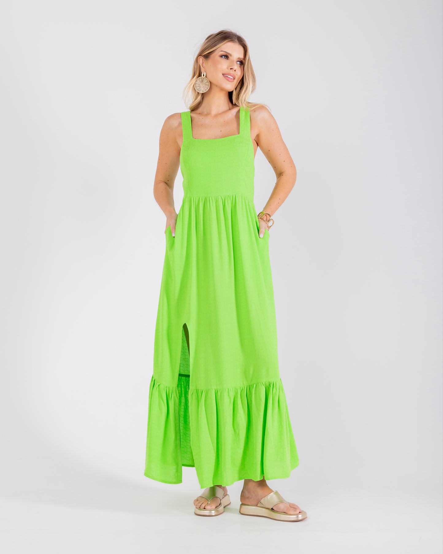 Vestido longo com babado maria e fenda