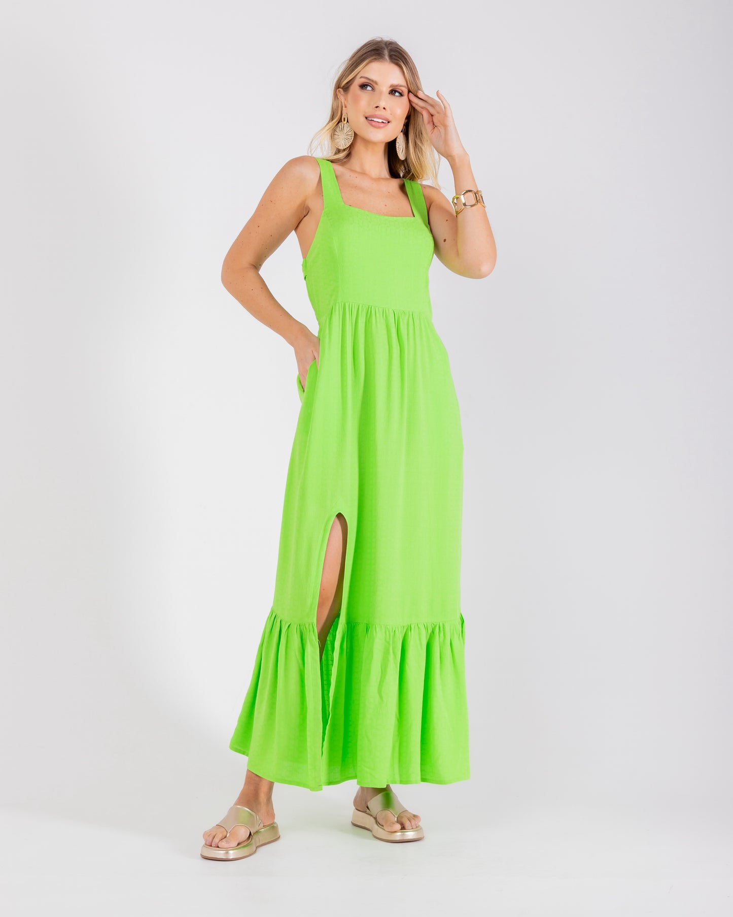 Vestido longo com babado maria e fenda