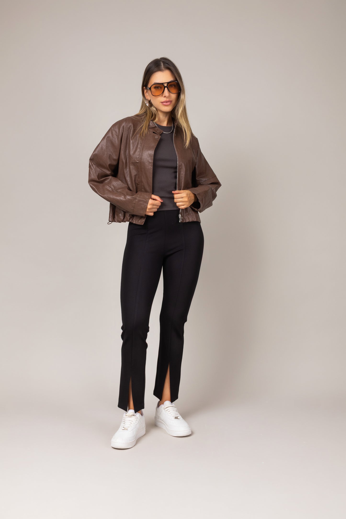 Calça legging com detalhe na barra