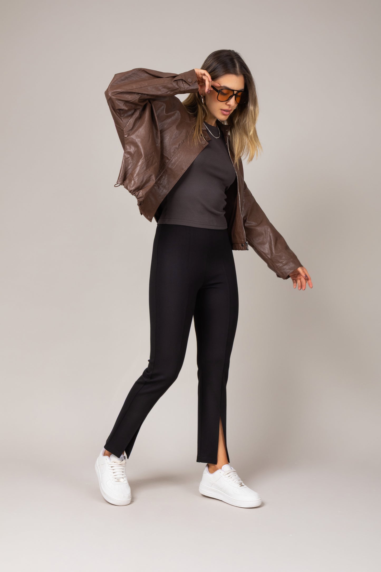 Calça legging com detalhe na barra