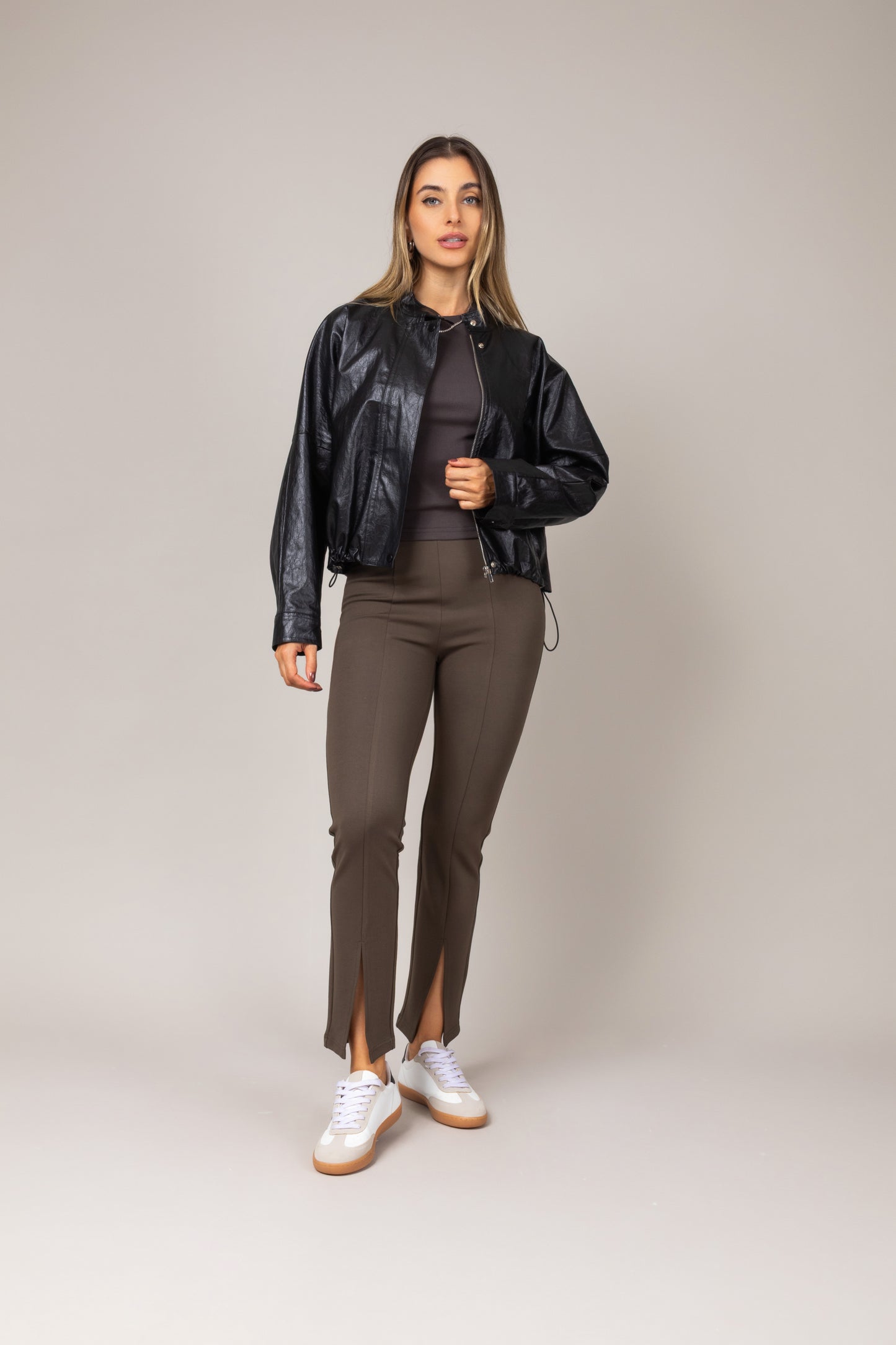 Calça legging com detalhe na barra