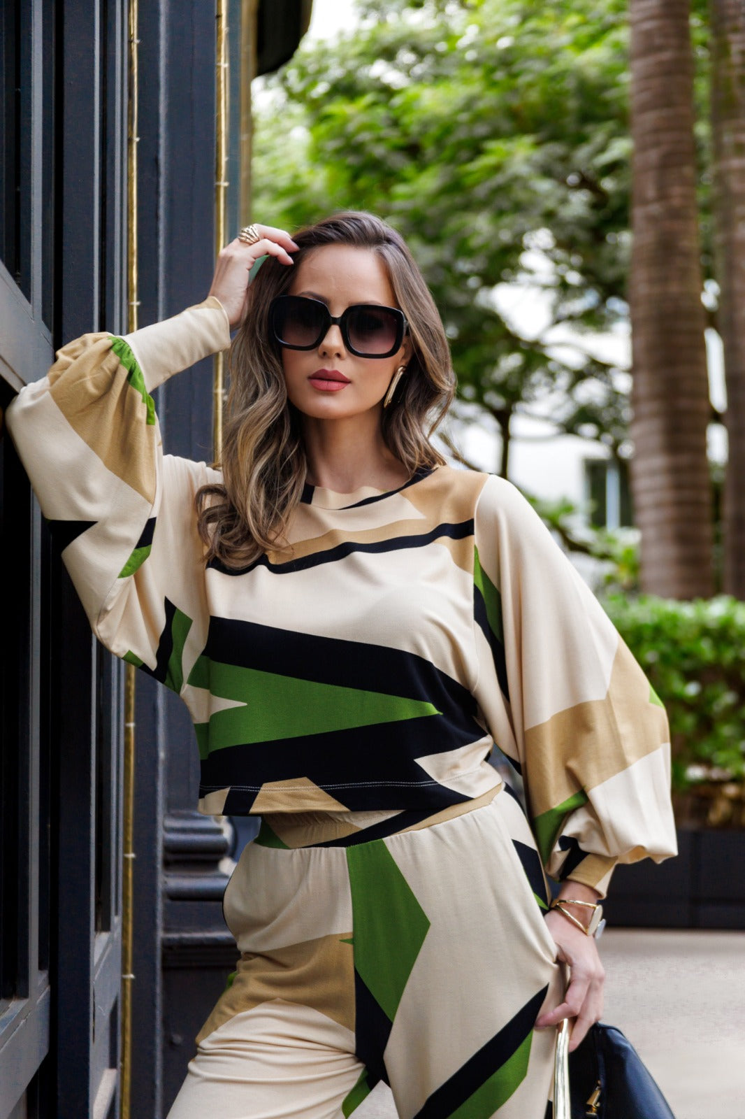 Conjunto de cropped e calça estampado