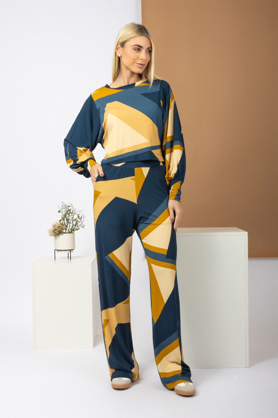 Conjunto de cropped e calça estampado