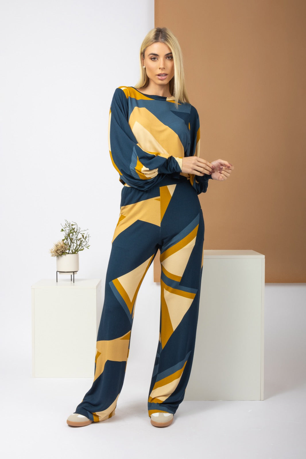 Conjunto de cropped e calça estampado