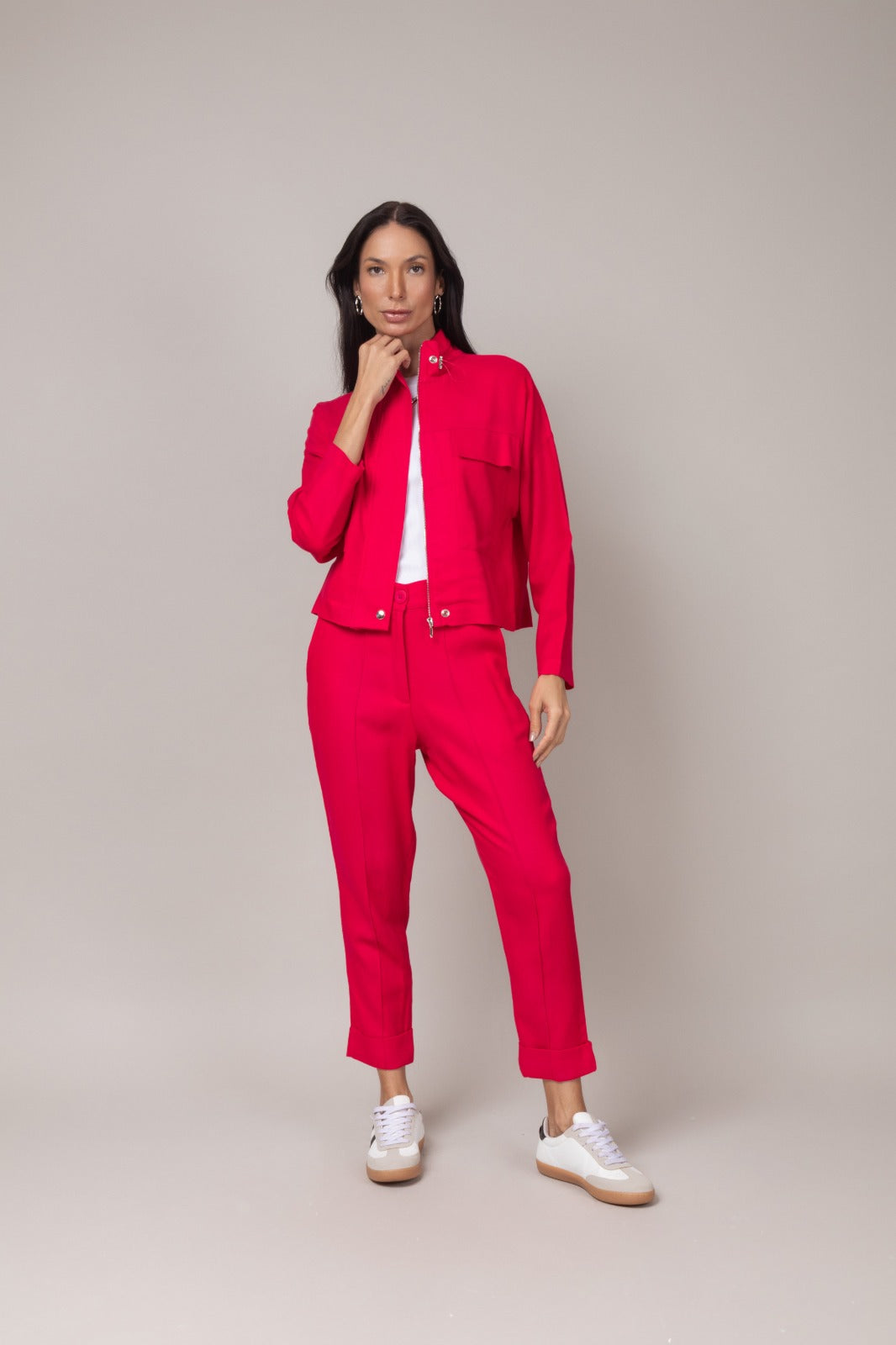 Conjunto moderno calça e jaqueta