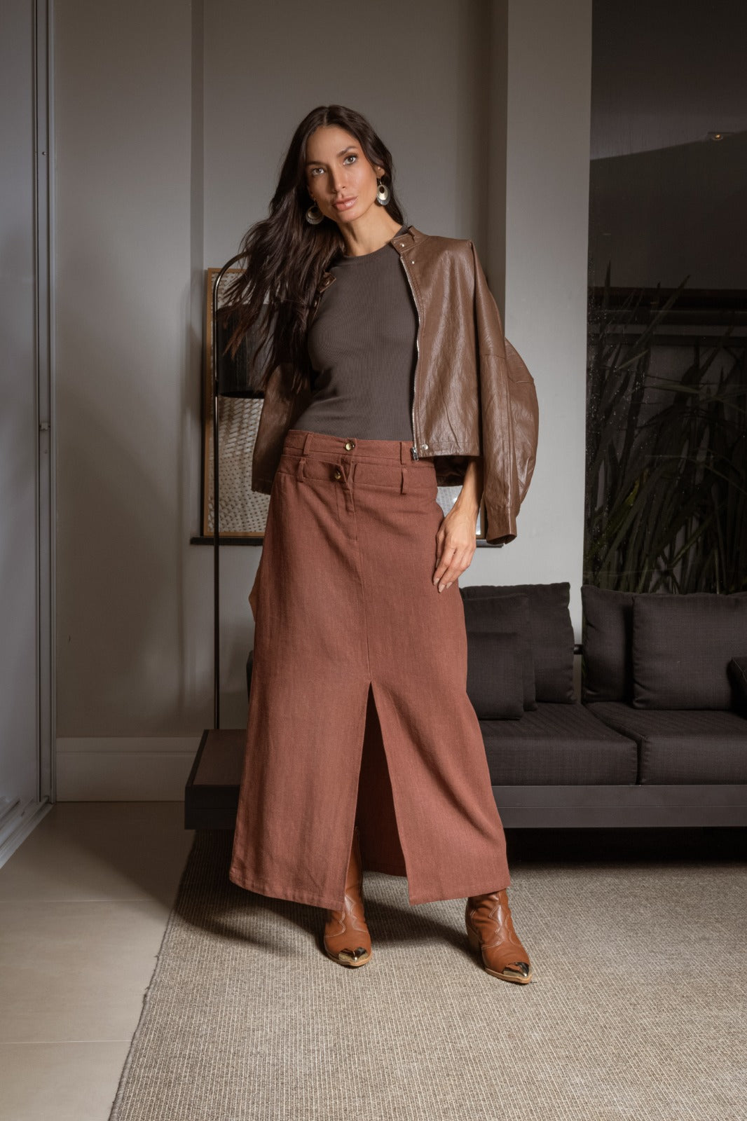 Saia midi com fenda