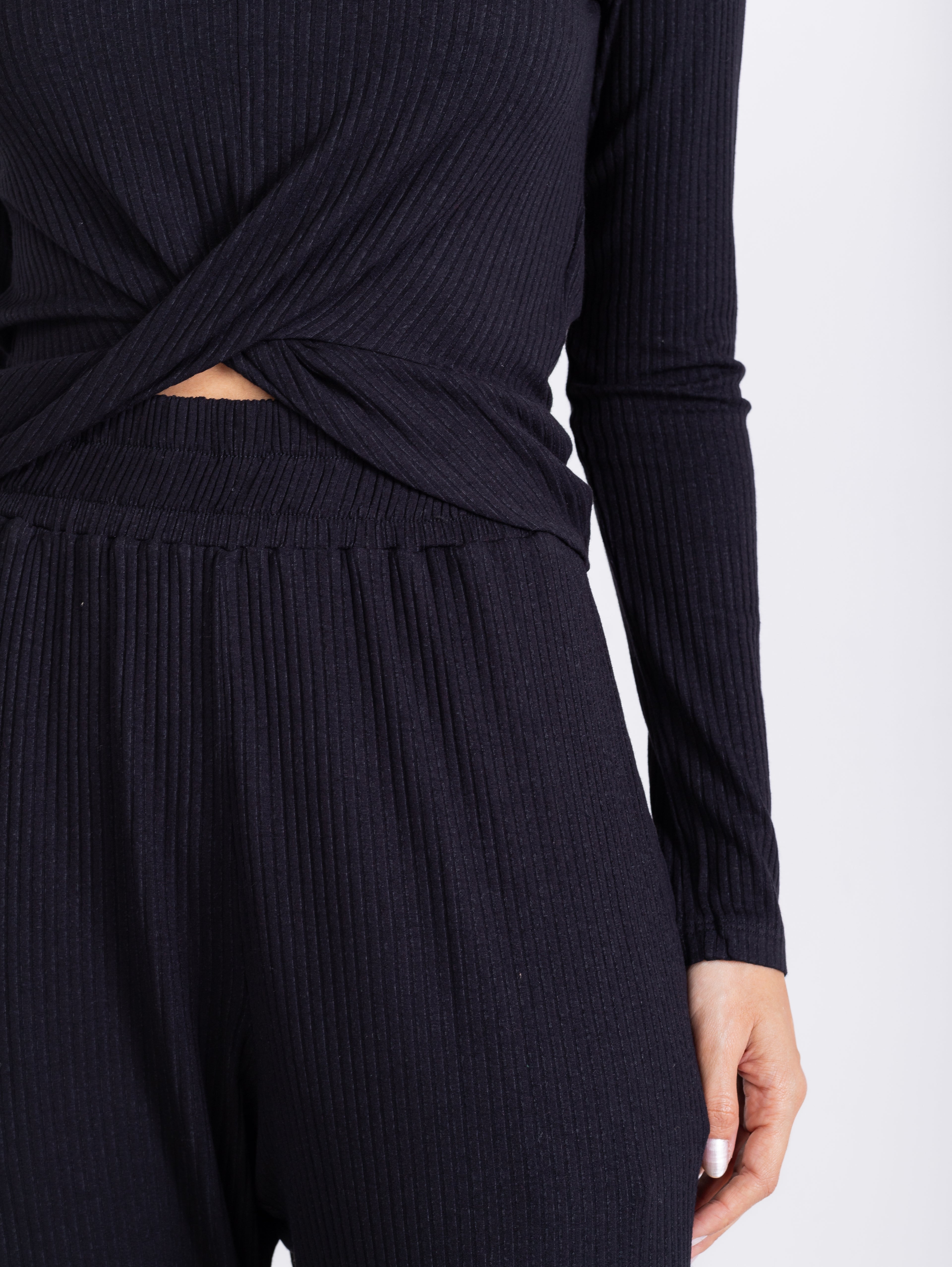 Conjunto de blusa transpassada em malha