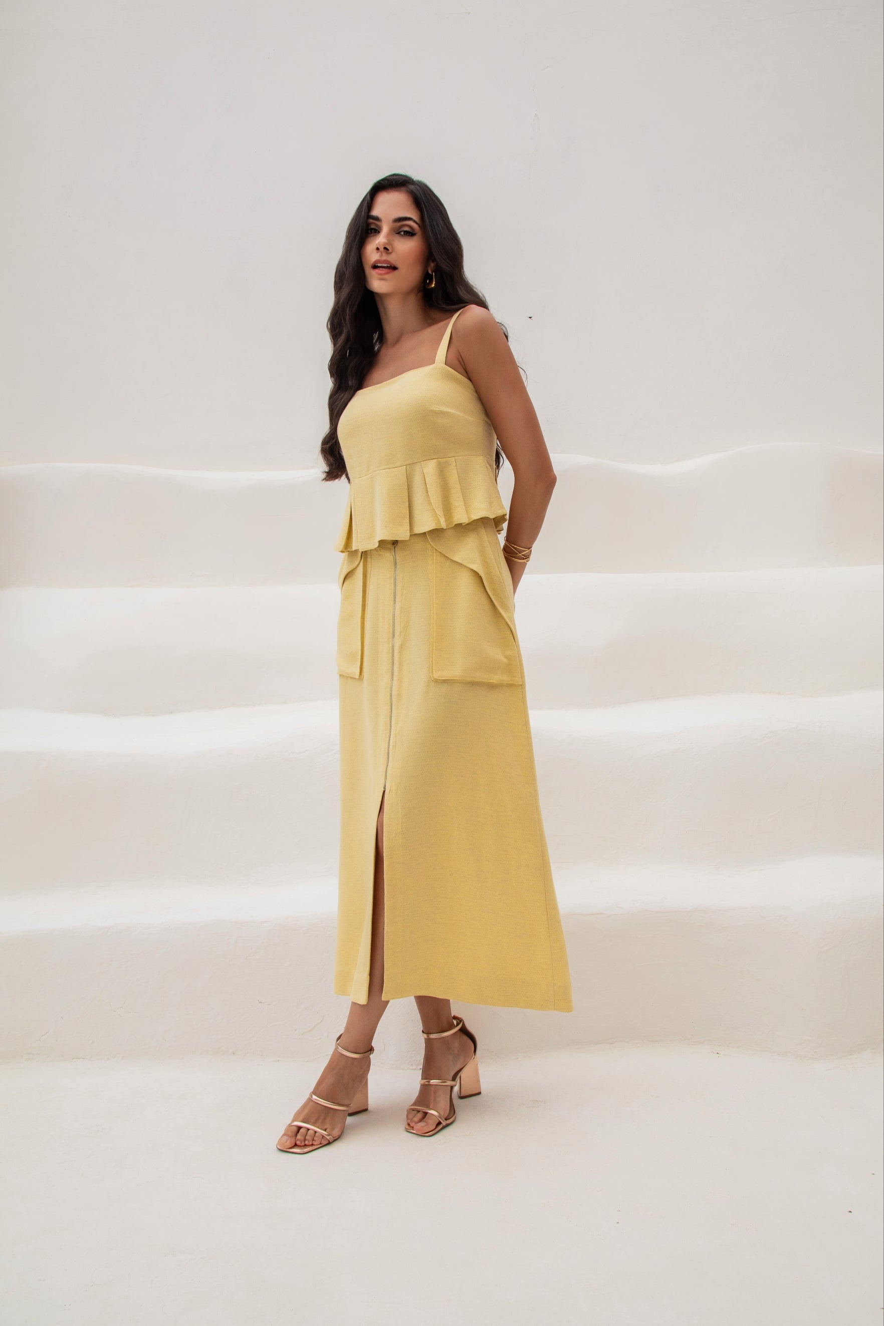 Saia midi com zíper frontal