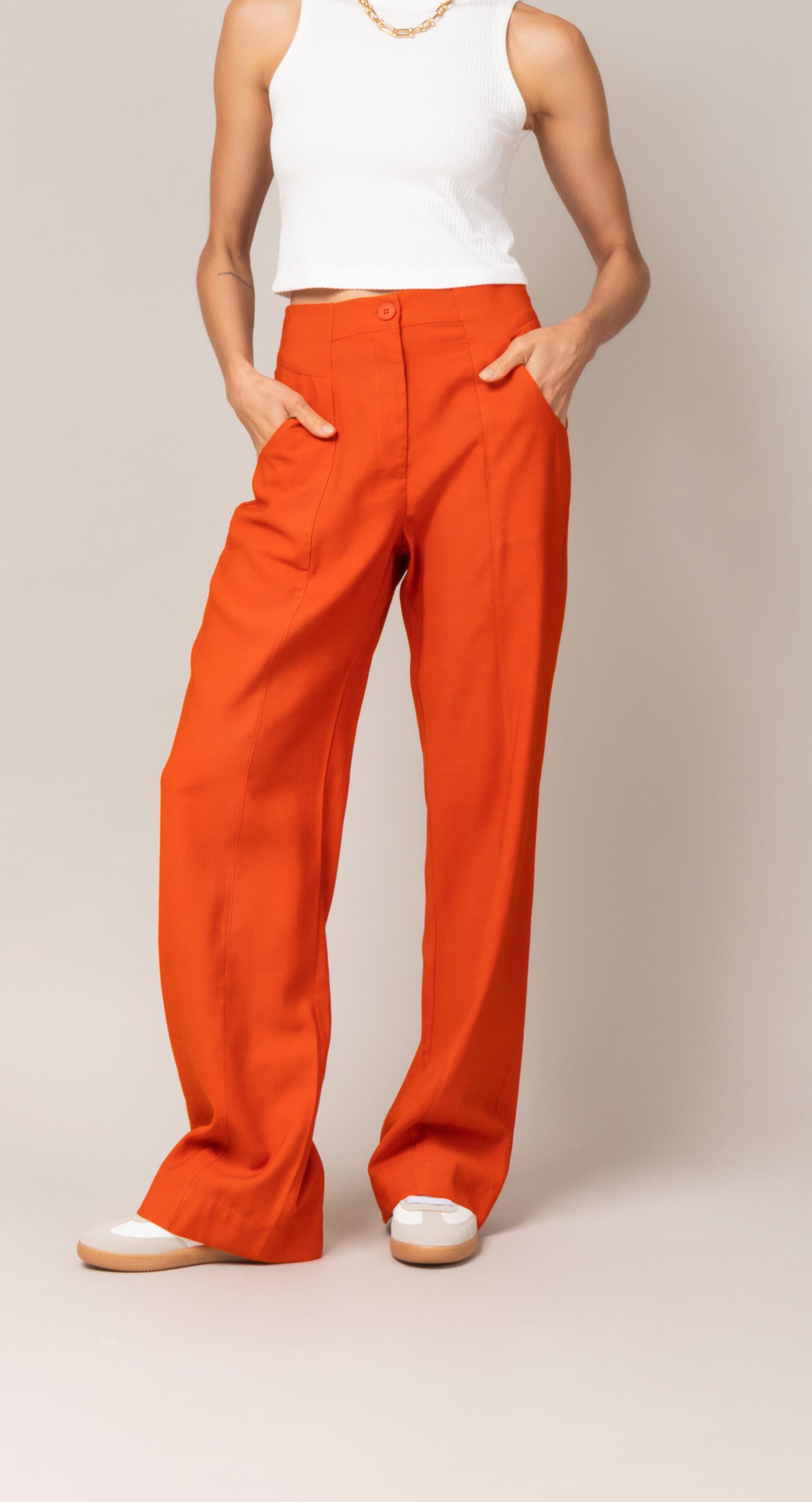 Calça alfaiataria com friso